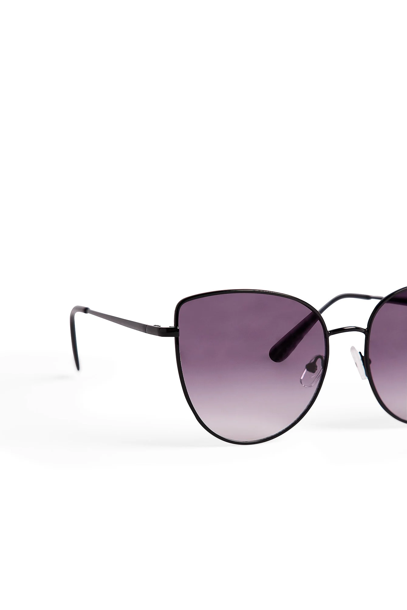 Große Cateye-Sonnenbrille mit feinem Rahmen