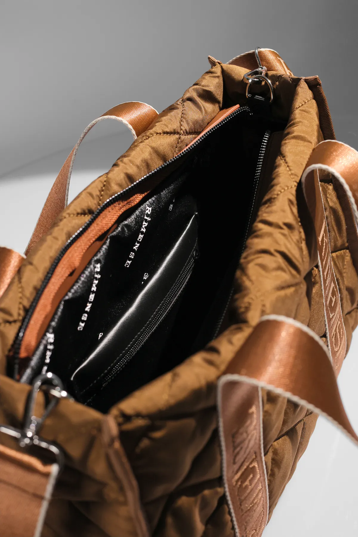 Rimense  Hellbraune, gesteppte Hand- und Schultertasche für Damen