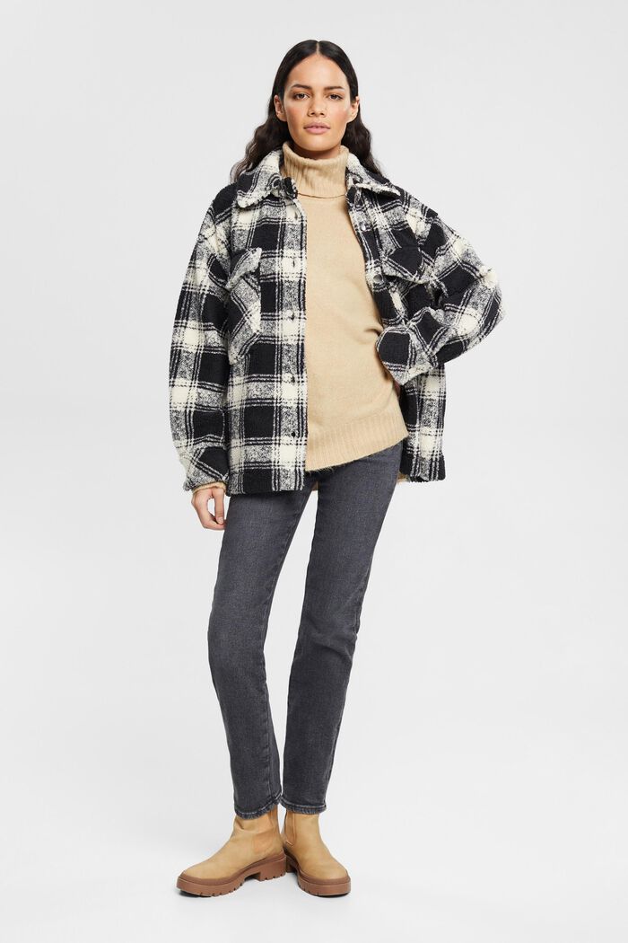 Rollkragenpullover aus Strick
