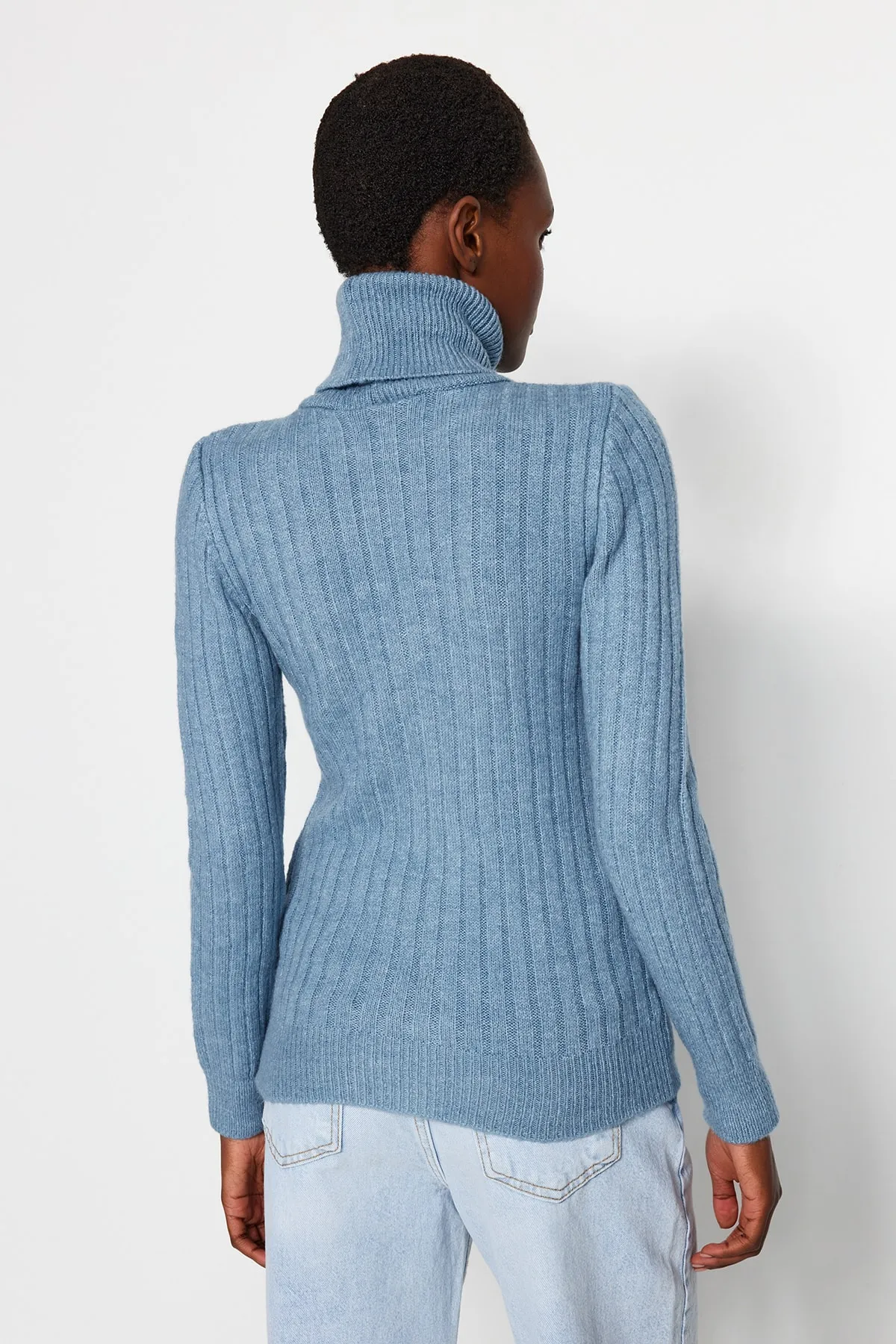 Trendyol Collection  Blauer weich strukturierter Basic-Strickpullover TWOAW20FV0133