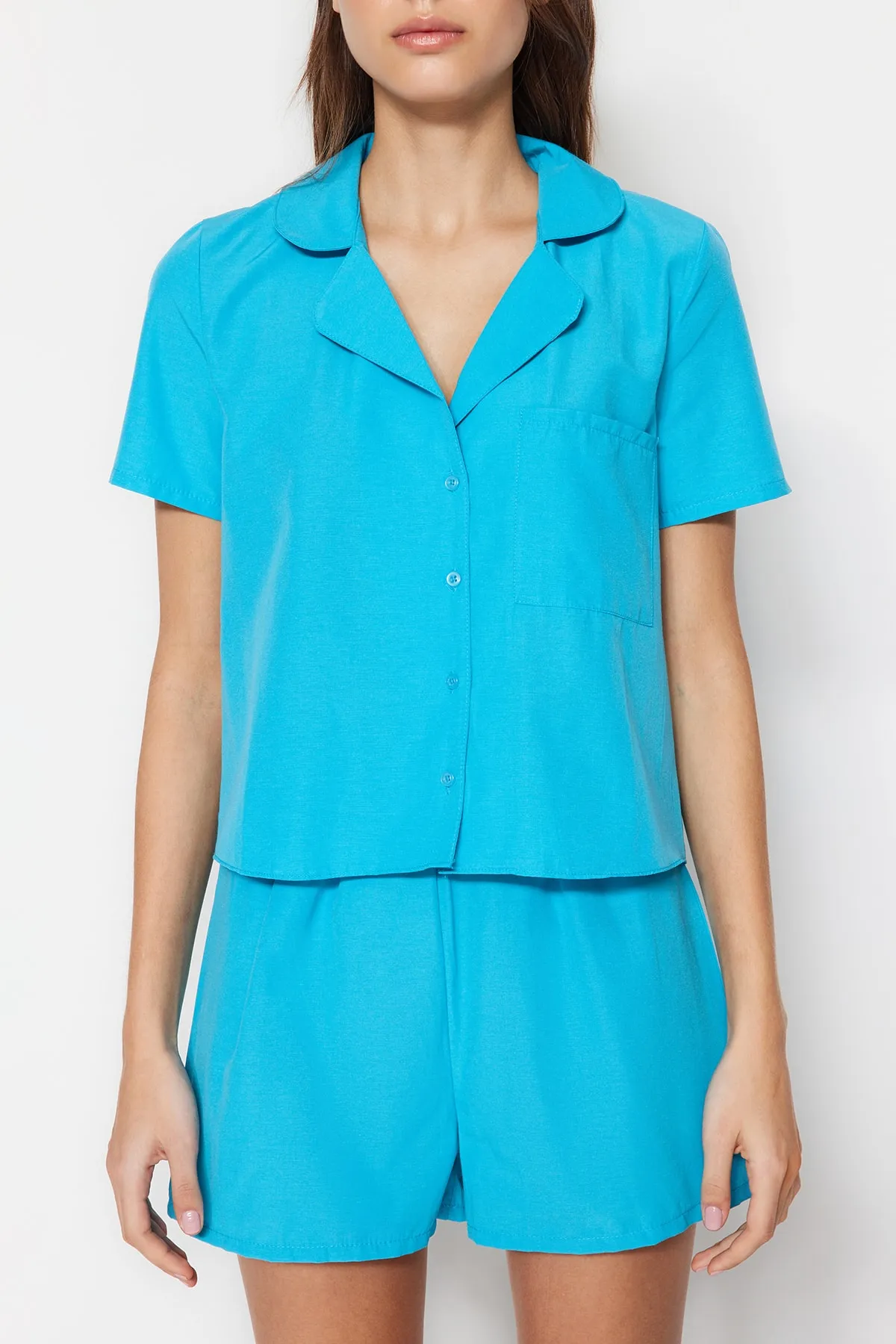 Trendyol Collection  Blaues, gewebtes Pyjama-Set mit Hemd und Shorts aus Frottee-Baumwolle THMSS23PT00132