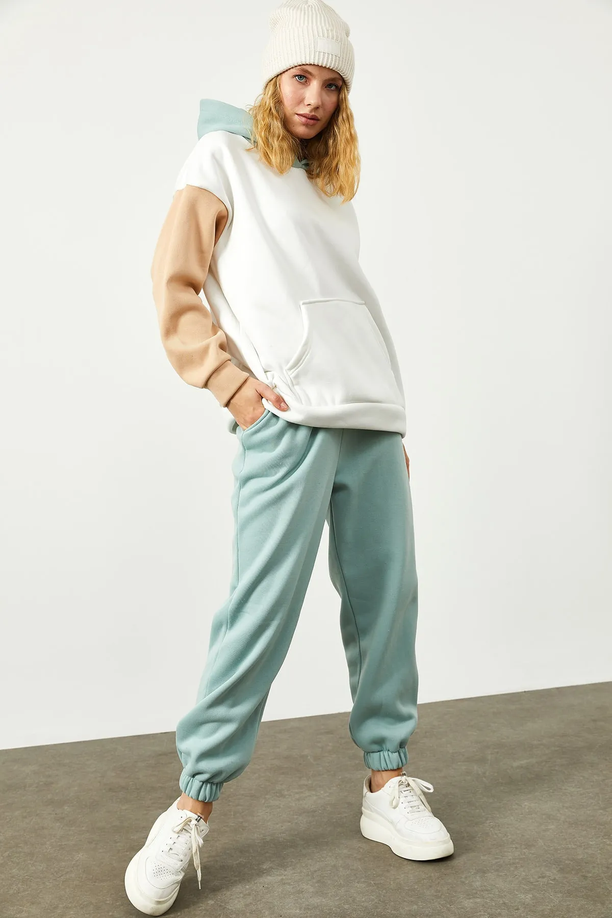XHAN  Weißer mehrfarbiger Damen-Doppelanzug mit Kängurutasche 2KZK8-12159-01