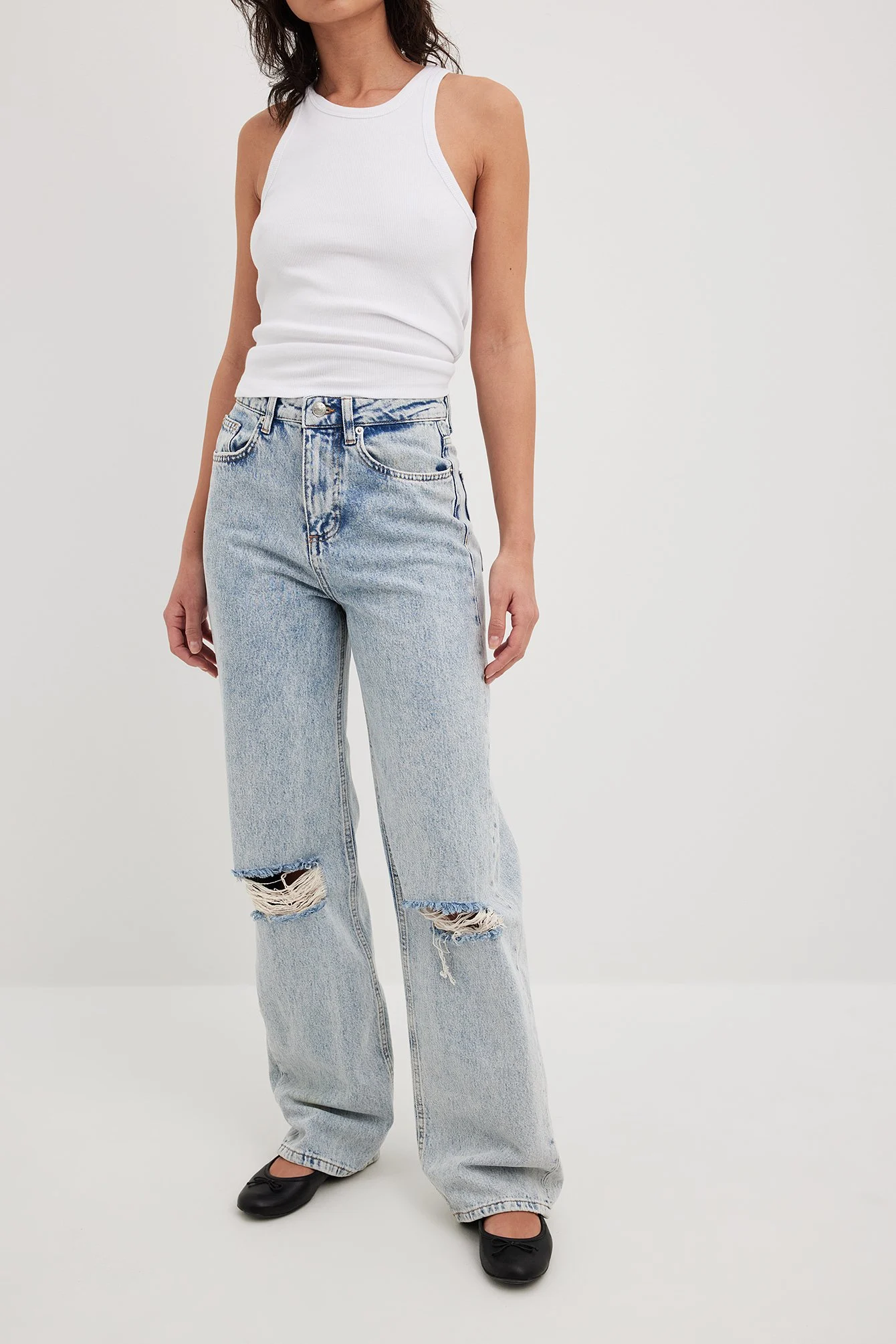 Jeans mit weiten Beinen im Acid-Wash- und Destroyed-Look