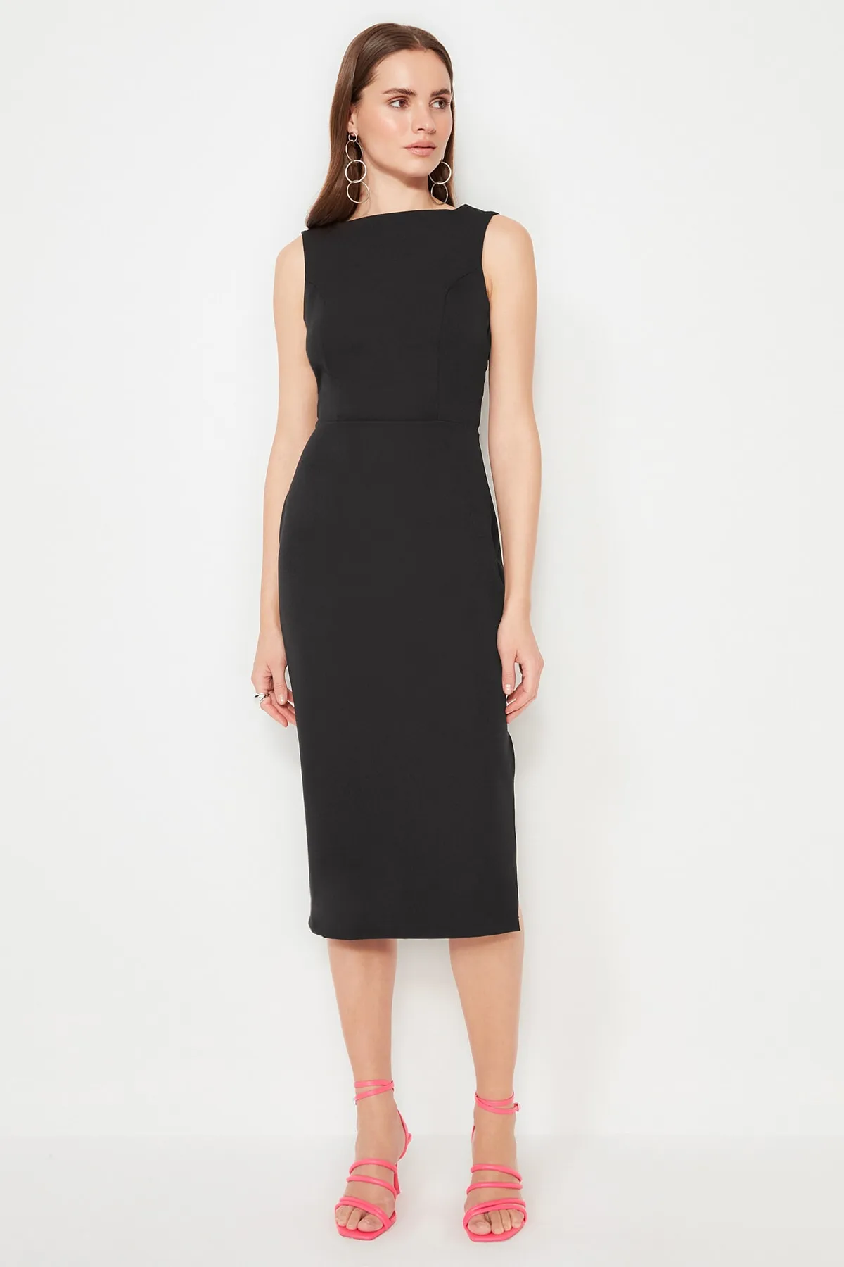 Trendyol Collection  Schwarzes, tailliertes, gewebtes, elegantes Abendkleid TPRSS21EL0023