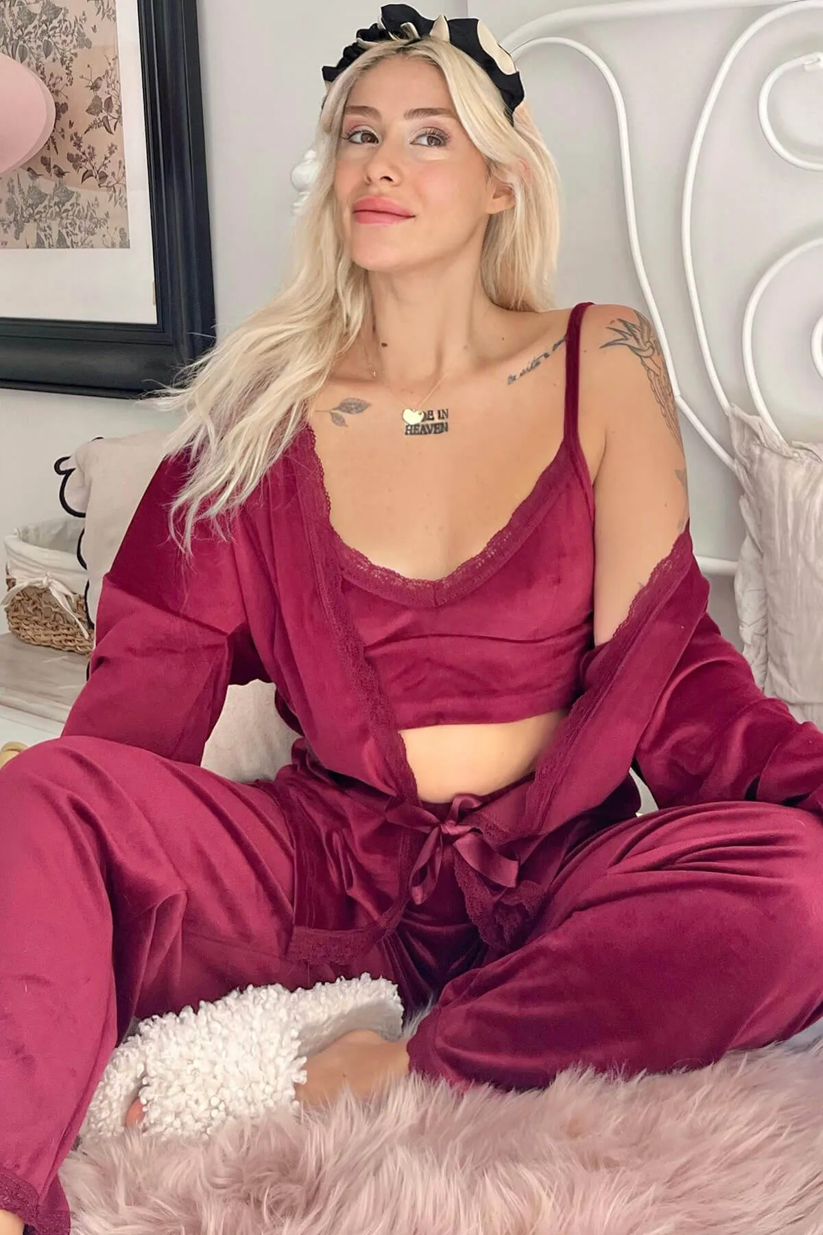 Pijamaevi  Claret Red Crop Exklusives Damen-Pyjama-Set aus Samt mit Bademantel