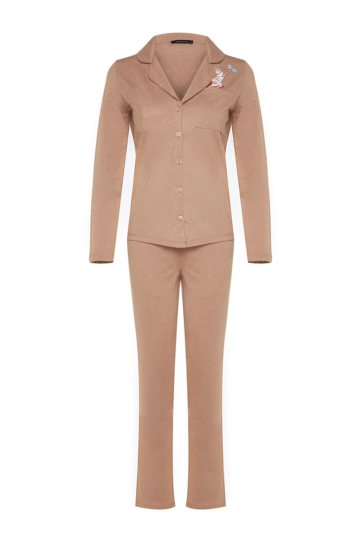 Trendyol Collection  Braunes, gestricktes Pyjama-Set mit Hemd und Hose aus Baumwolle mit Katzenmuster THMAW24PT00008