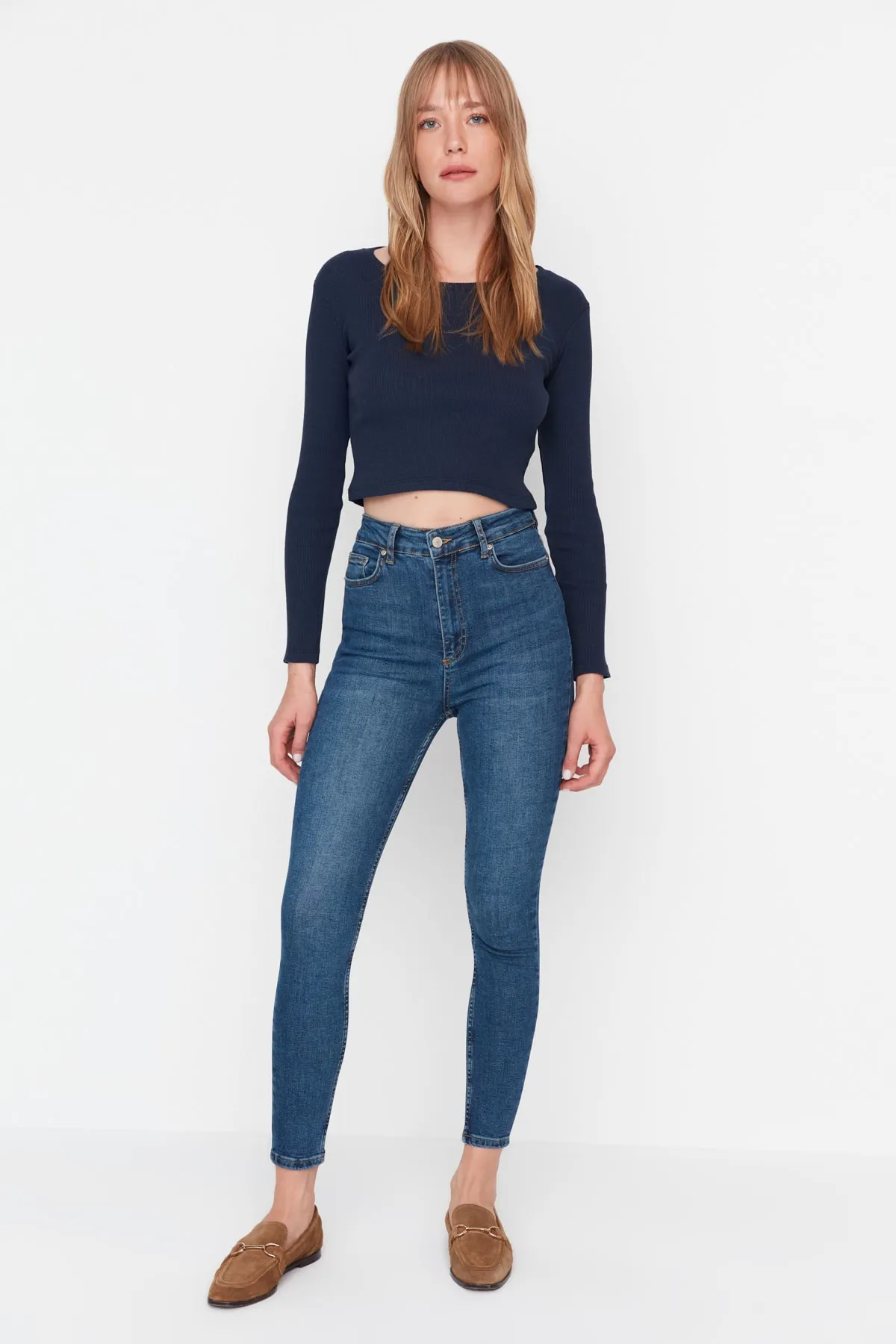 Trendyol Collection  Dunkelblaue Röhrenjeans mit hoher Taille TWOAW23JE00509