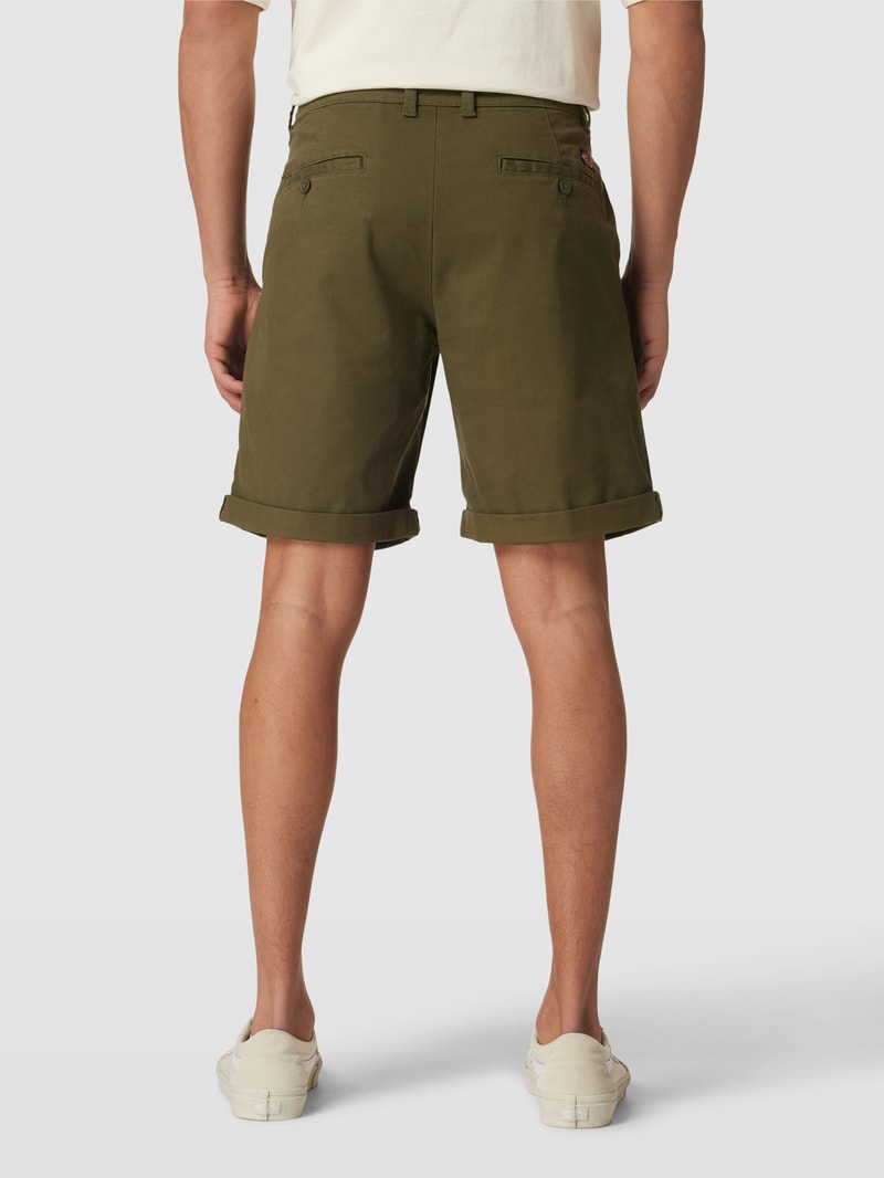 Bermudas mit Paspeltaschen in olivgrün