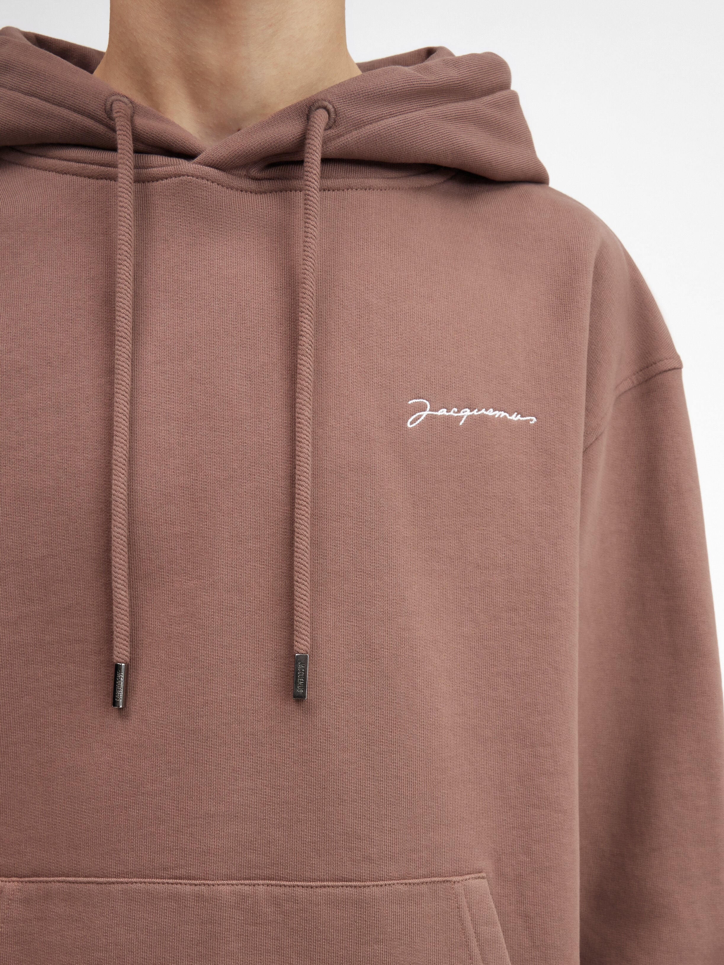 Le sweatshirt brodé