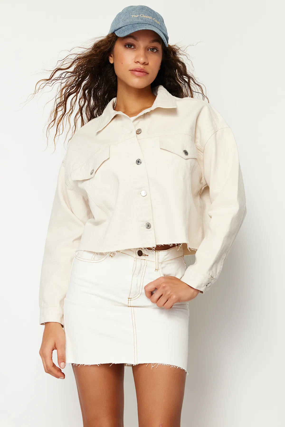 Trendyol Collection  Ecrufarbene Oversize-Jeansjacke TWOSS24CE00036