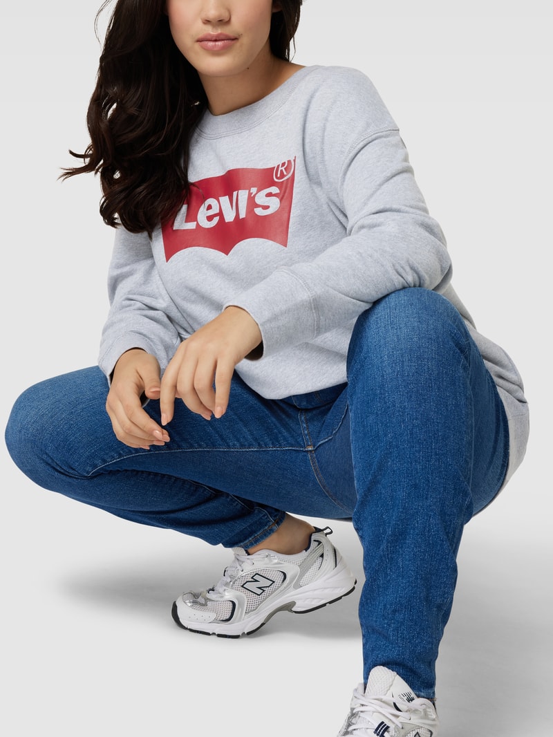 PLUS SIZE Sweatshirt mit Label-Print in hellgrau meliert