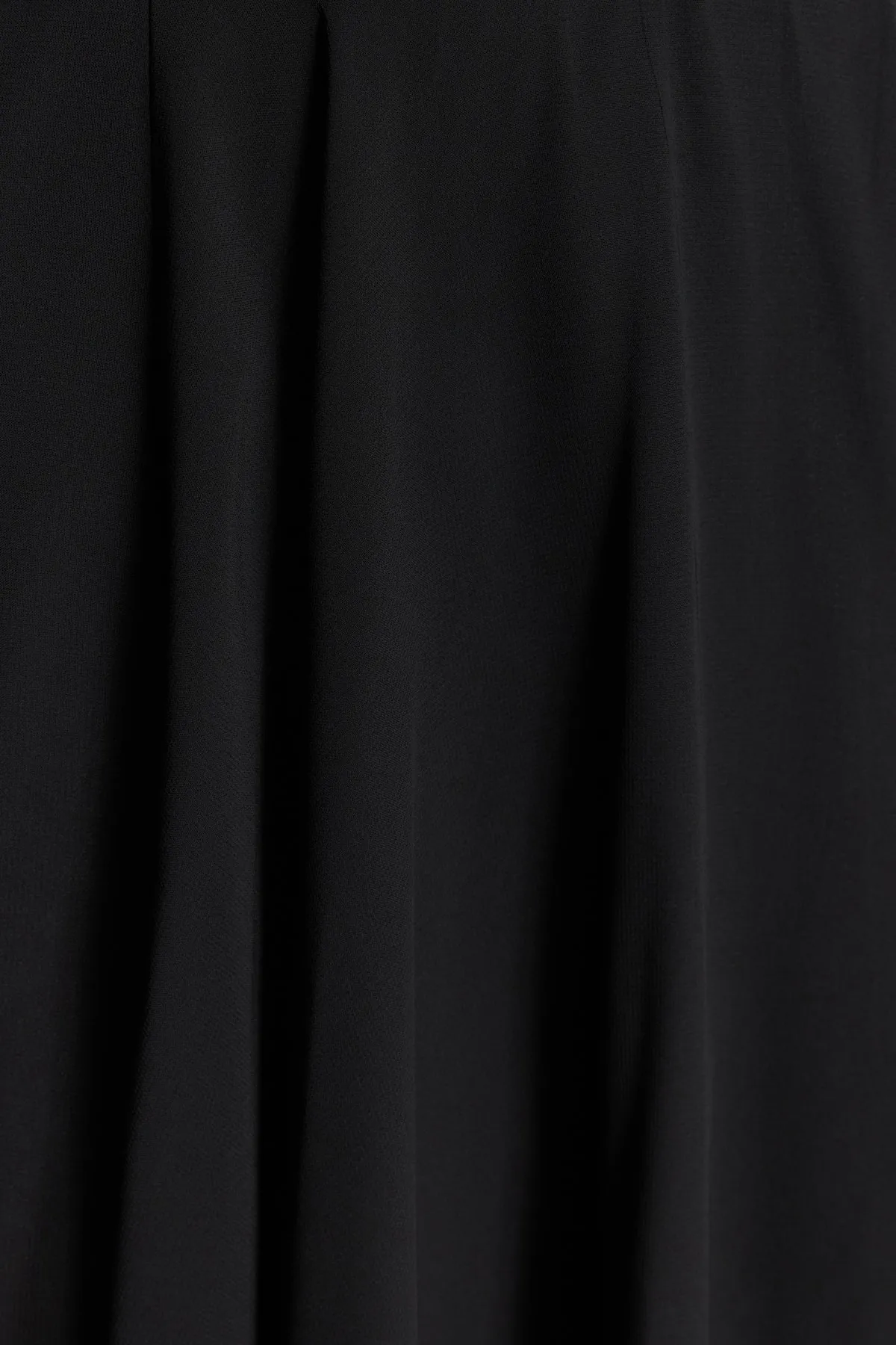 Trendyol Collection  Schwarzes Abendkleid mit Taillenöffnung/Skater-Futter und geripptem Volant aus Chiffon TPRSS23EL00229