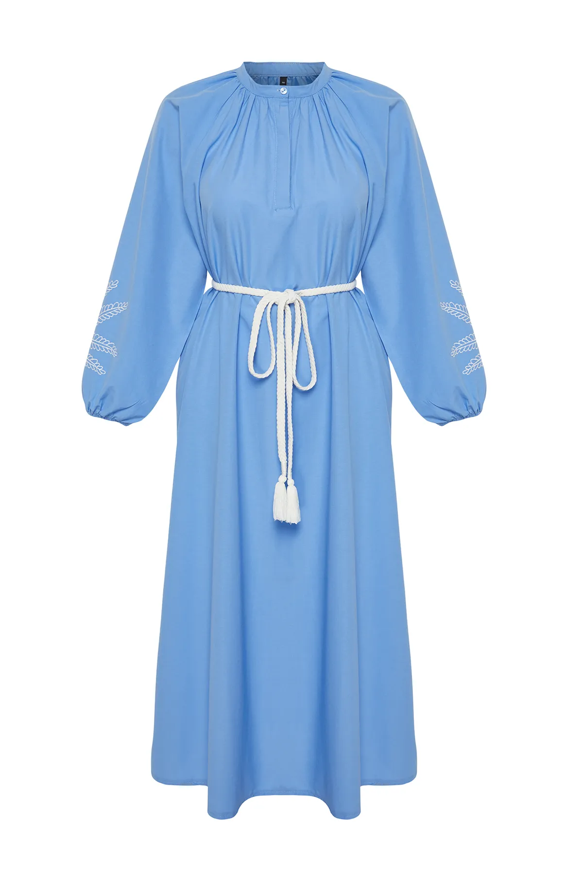 Trendyol Modest  Blaues, ärmelbesticktes / besticktes Kleid mit Ballonärmeln aus Webstoff TCTSS24EB00213