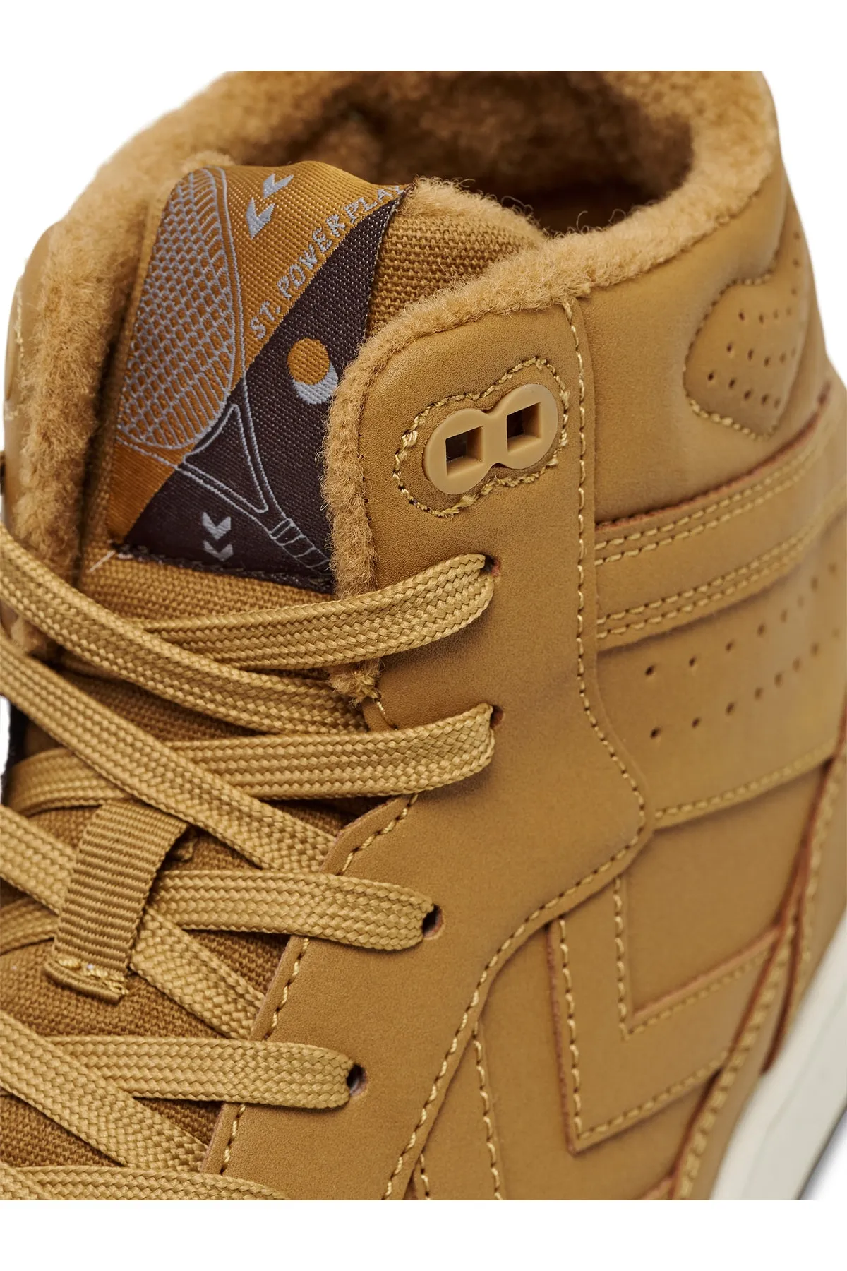 hummel  ST. POWER SPIELT MITTEN IM WINTER