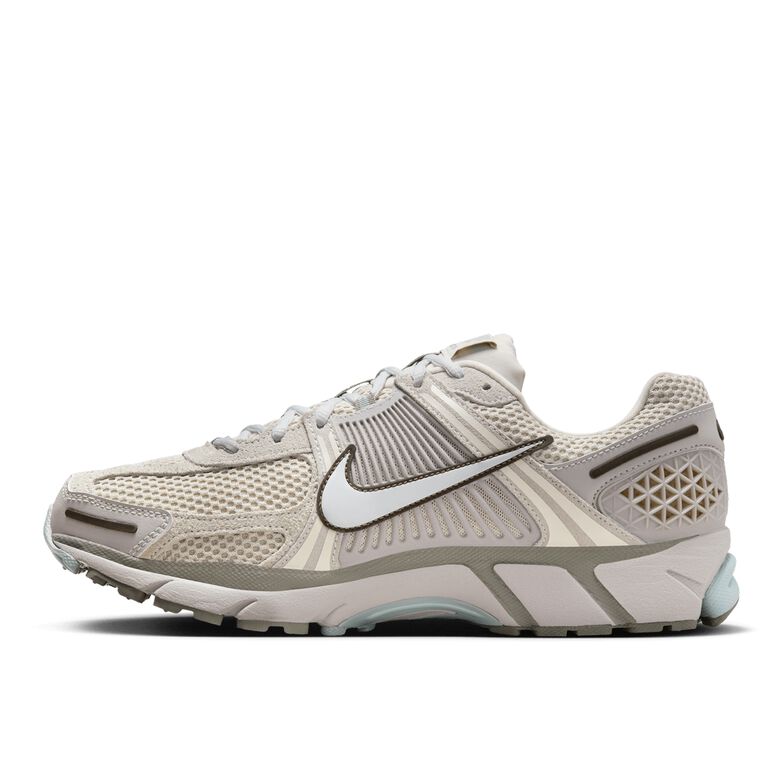 NIKE Zoom Vomero 5 