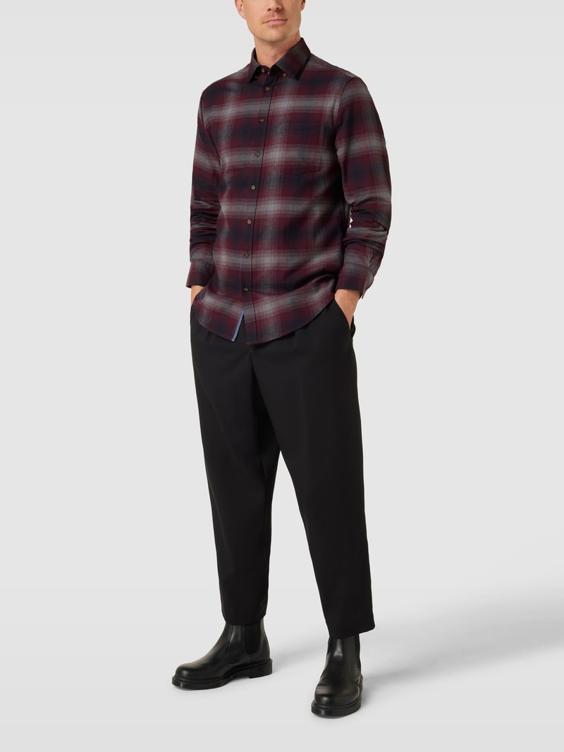 Regular Fit Freizeithemd mit Button-Down-Kragen in bordeaux rot