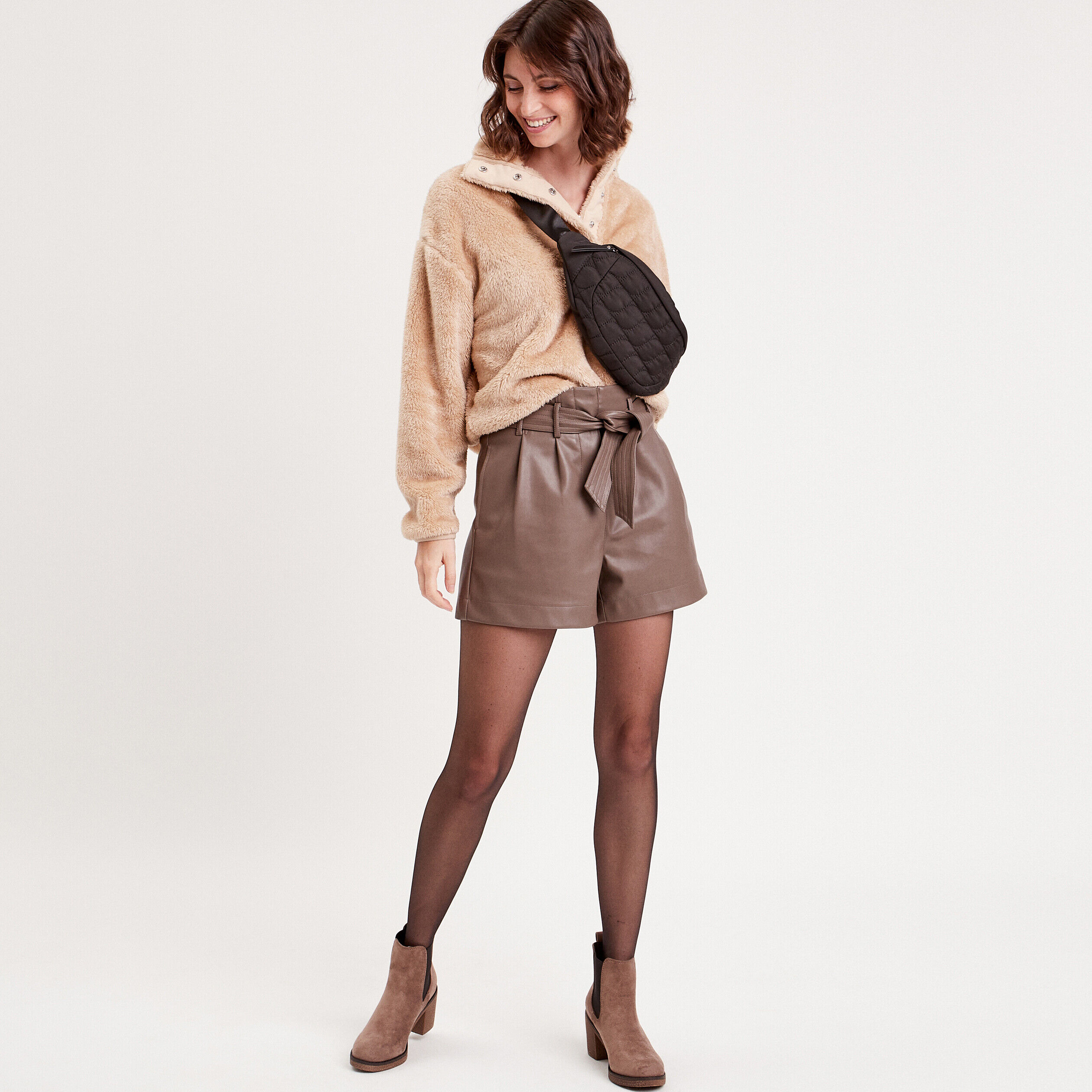 Short droit simili cuir taupe femme | Cache Cache