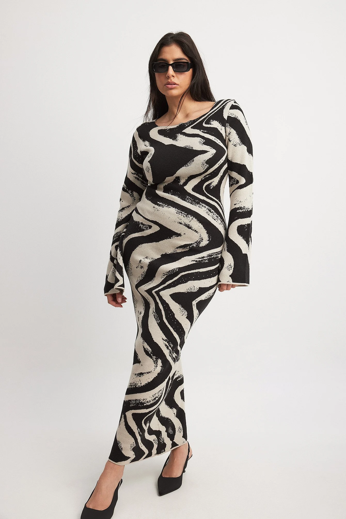 Maxi-Strickkleid mit weiten Ärmeln