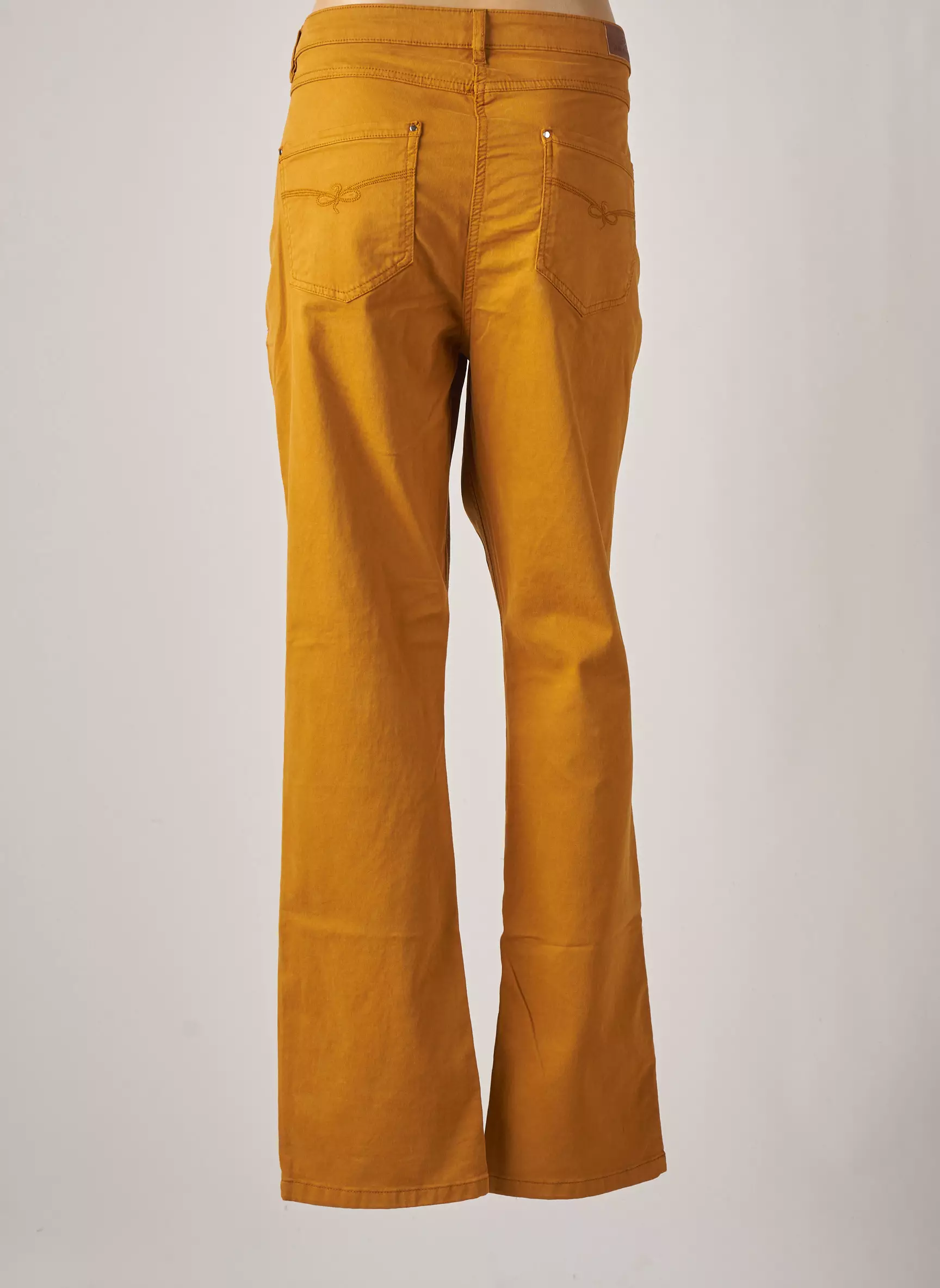 Julie Guerlande Pantalons Slim Femme couleur jaune