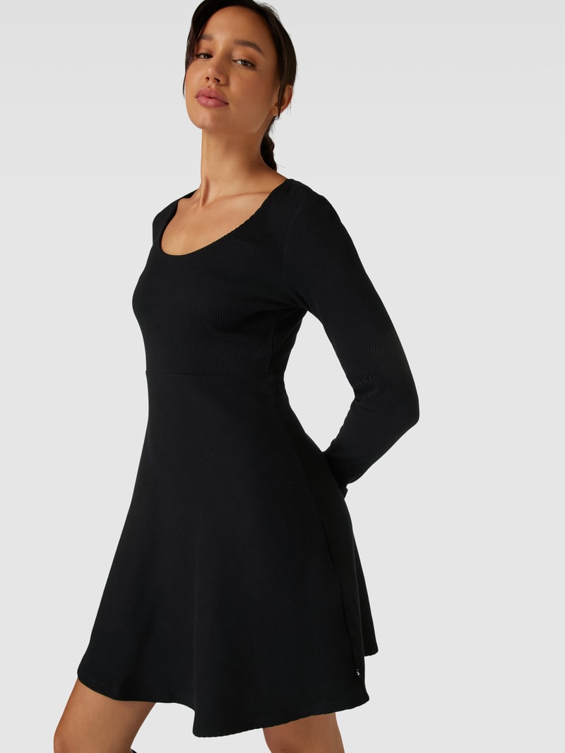 Minikleid mit Feinripp in schwarz