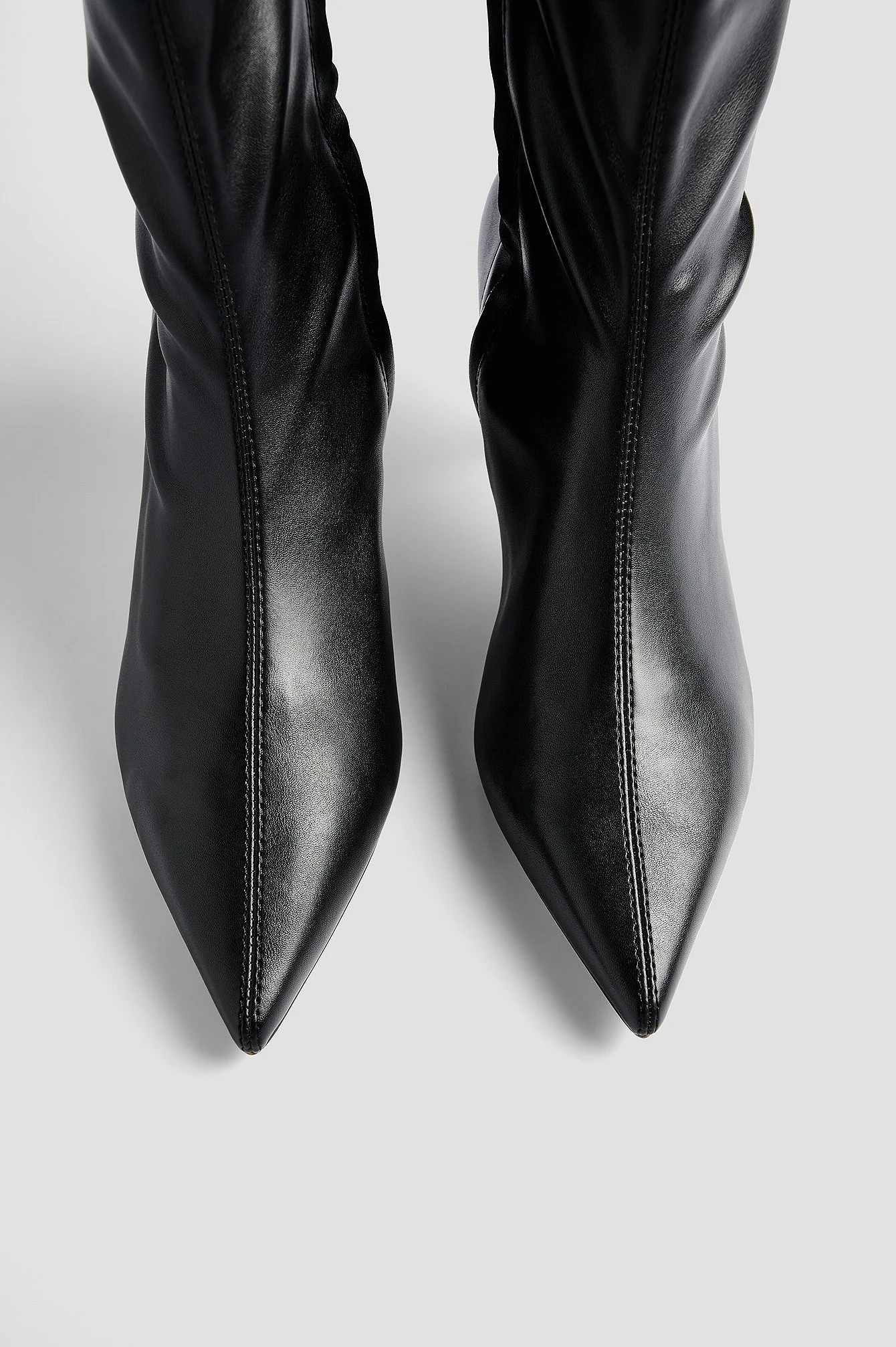 Stiletto-Stiefeletten mit niedrigem Absatz