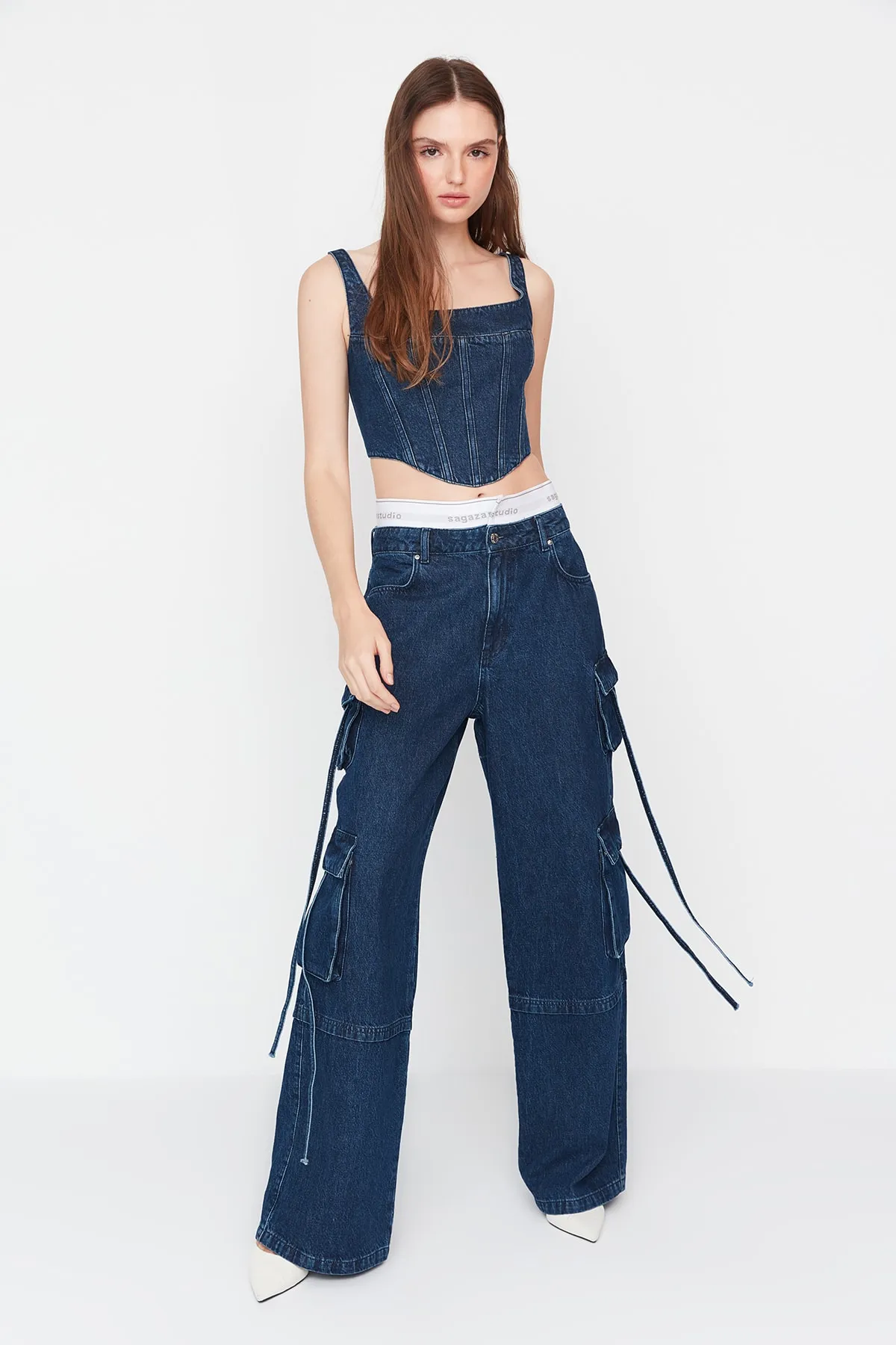Trendyol Collection  X Sagaza Studio Blaue Jeans mit Taschendetails TPRAW23JE00005