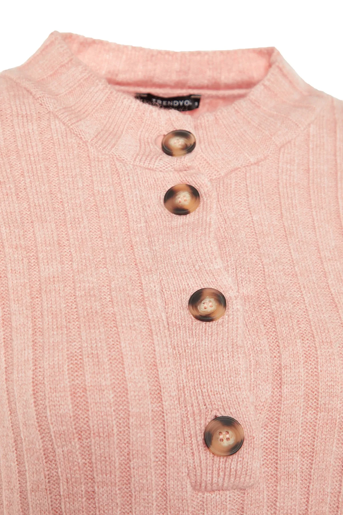 Trendyol Modest  Gerippter Strickpullover mit Knopfleiste und Puderkragen TCTAW23AK00035