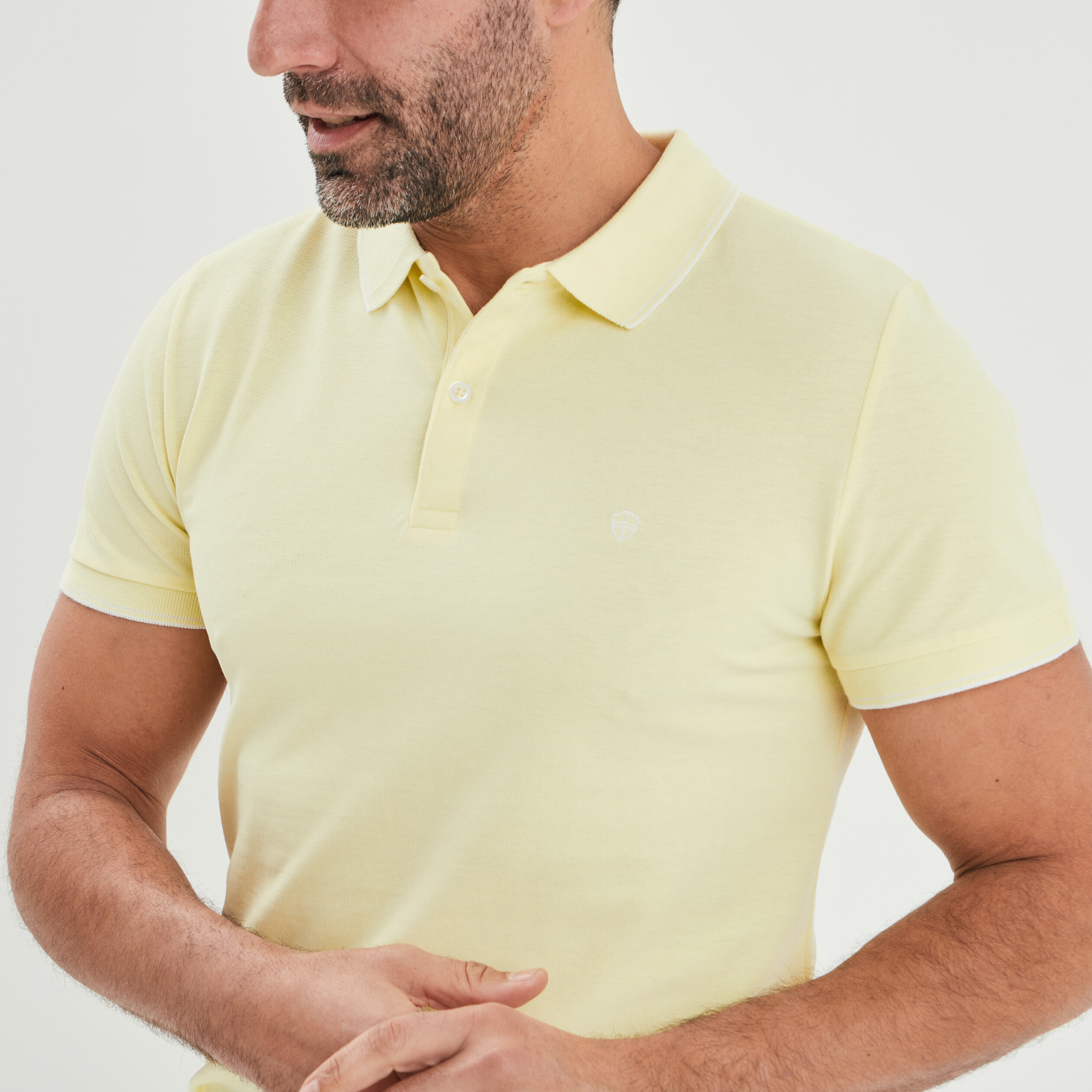 Polo manches courtes bords contrastés jaune clair homme | La Halle