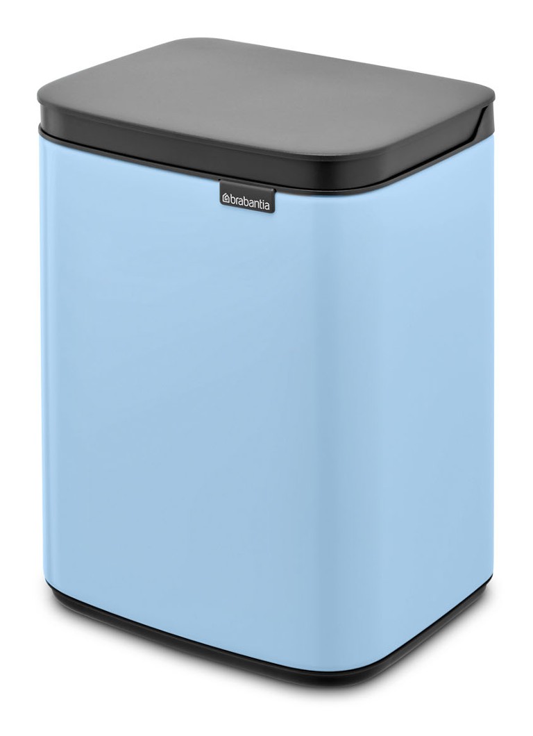 Lixeira Brabantia Bo de 4 litros com balde interno de plástico.