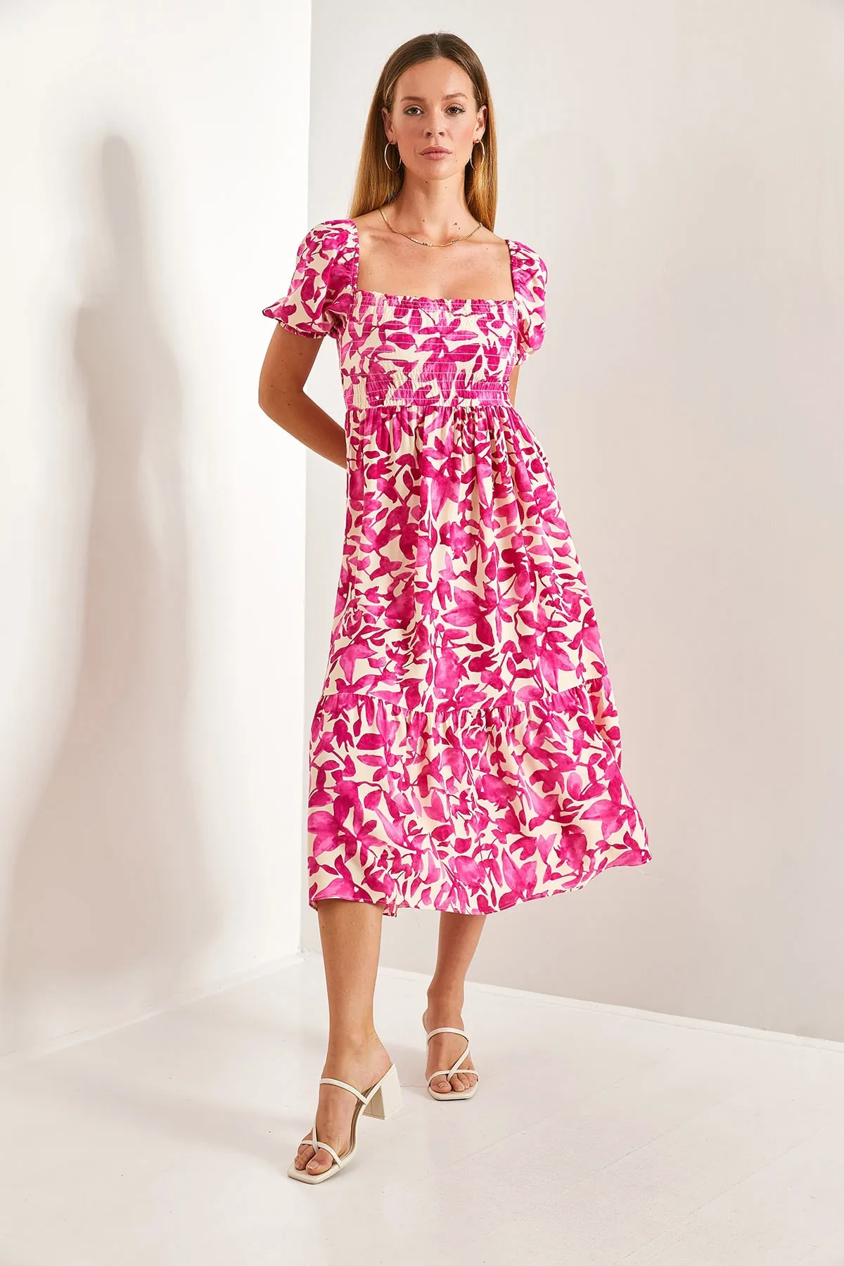 Bianco Lucci  Damen-Kleid mit quadratischem Kragen, glitzernd, mehrfach gemustert, ausgestellt