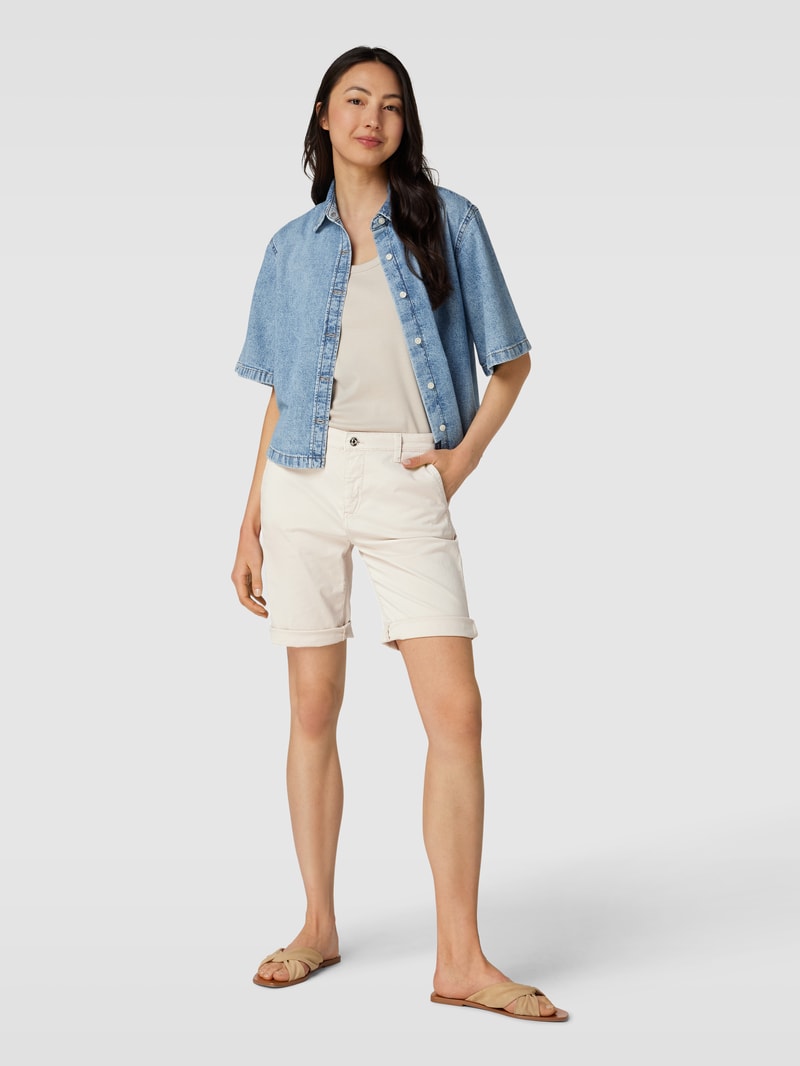 Chino-Shorts mit Allover-Print in kitt