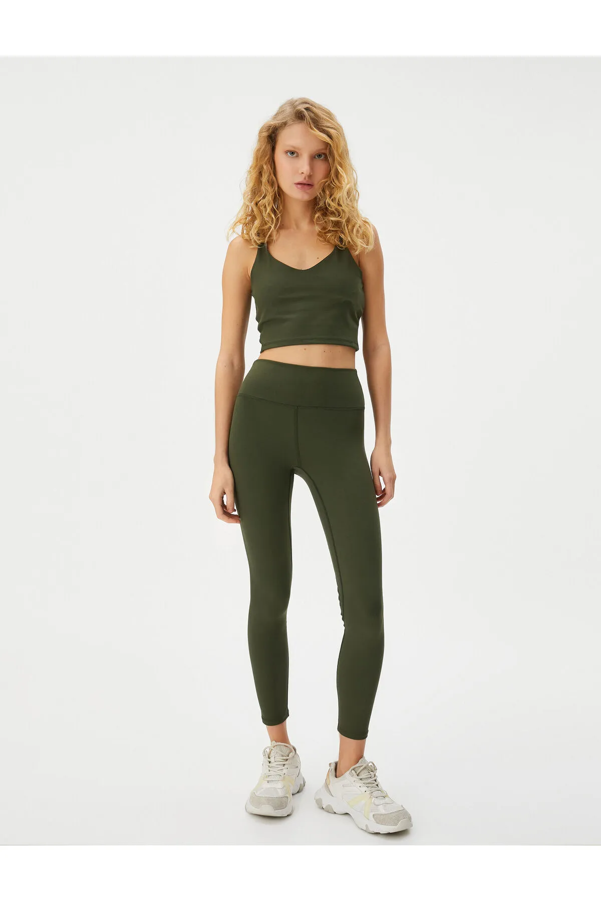 Koton  Halber Tank-Top-BH, unbedeckter U-Ausschnitt, schmale Passform