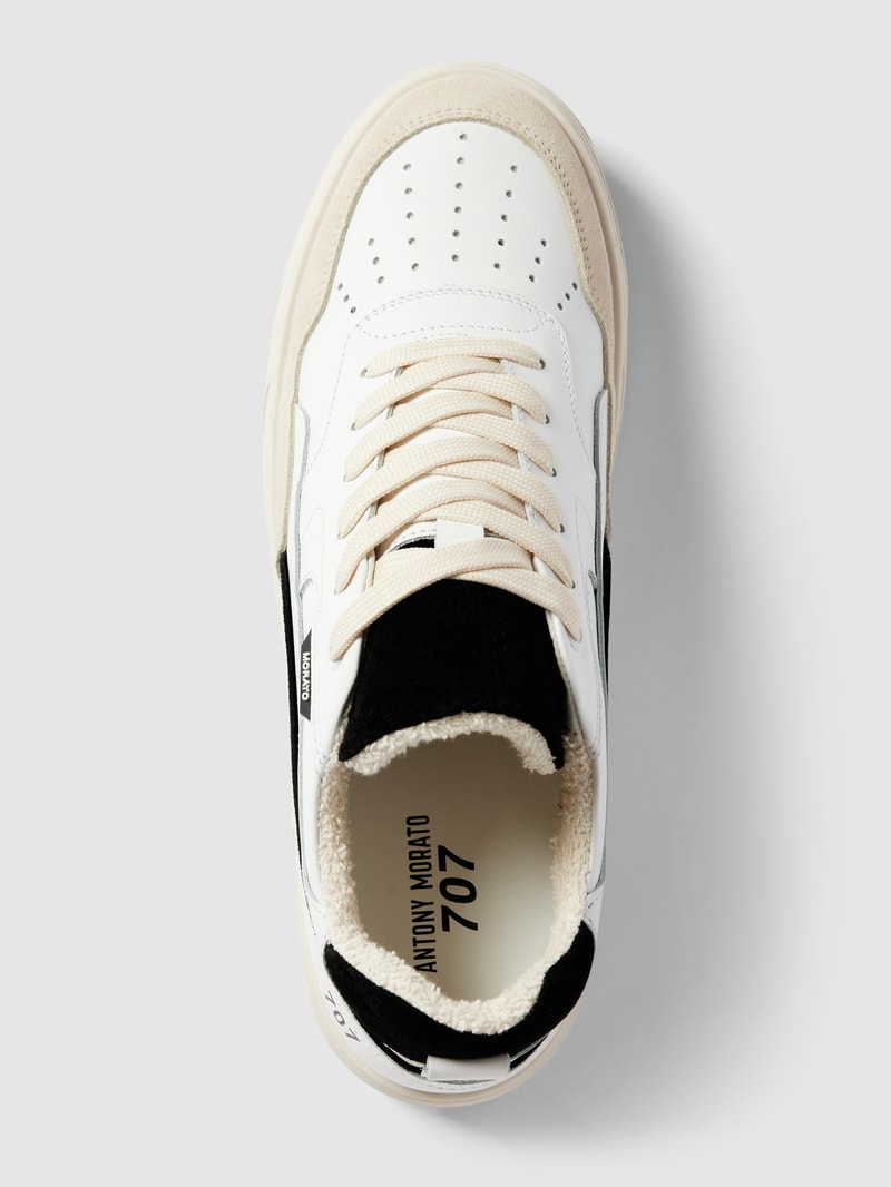 Sneaker mit Schnürverschluss in schwarz