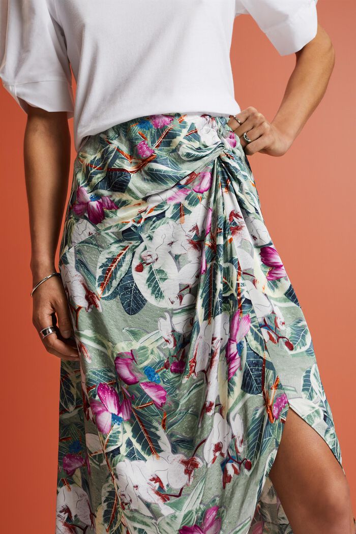 Skirts woven