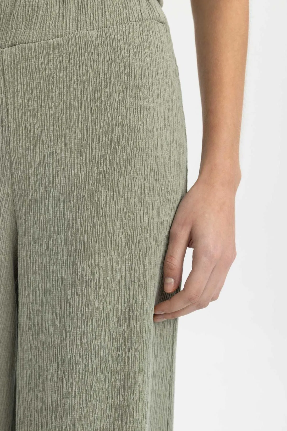 DeFacto  Weites Bein, normale Taille, gerades Bein, Midi-Wickelhose C4329AX24SP