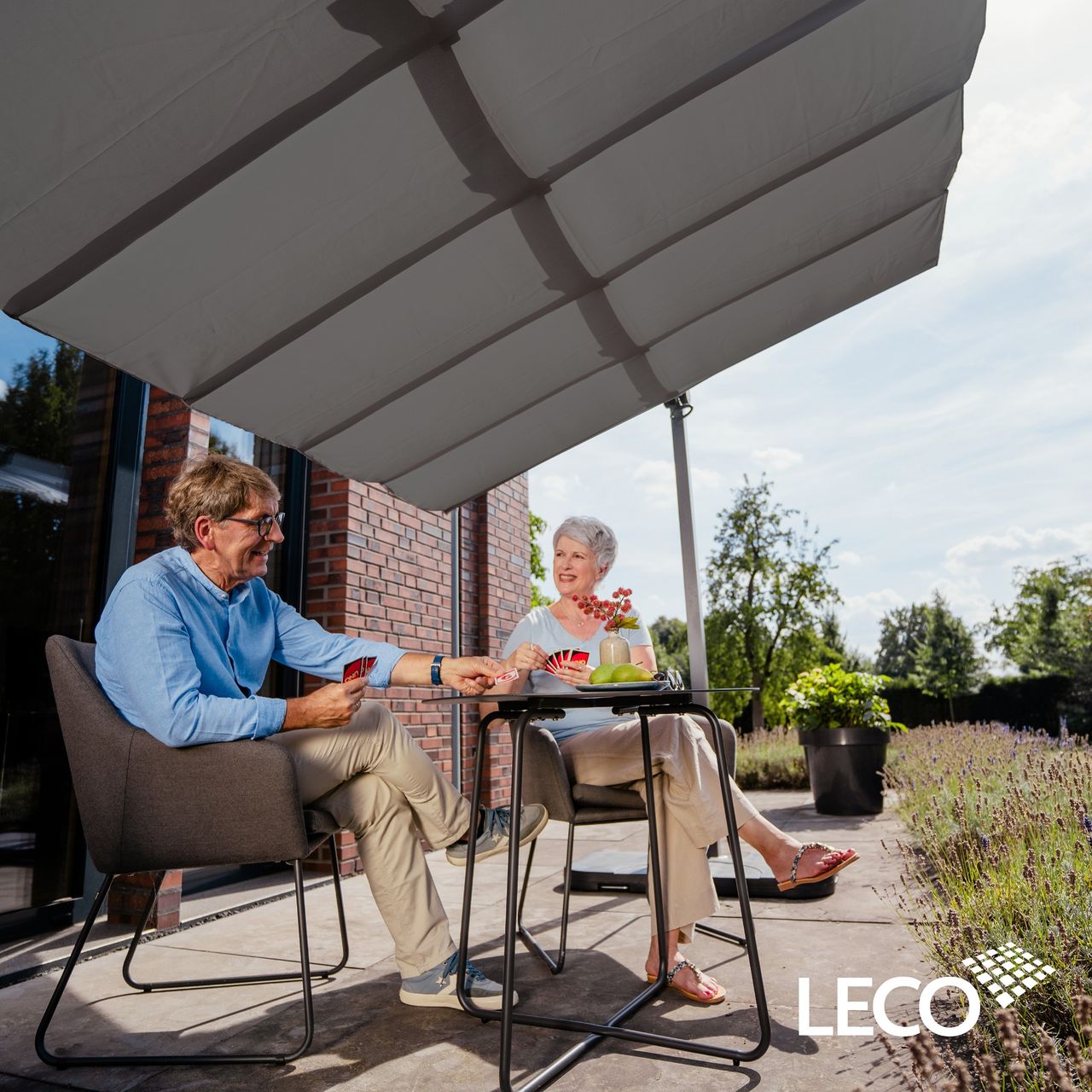 LECO Sonnendach Waved – faltbare Aluminium Terrassenüberdachung 4 x 2,5 m inkl. Schutzhülle – Anthrazit