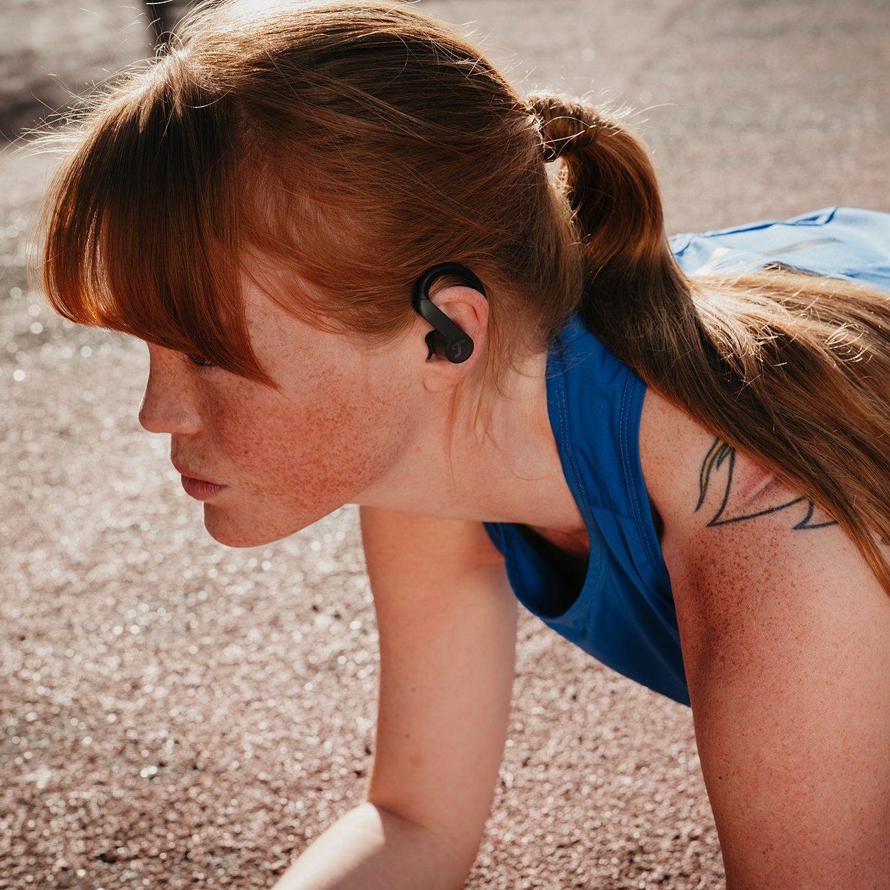 Teufel AIRY SPORTS TWS wireless In-Ear-Kopfhörer (Smarte Touch-Steuerung an der Ohrmuschel für Musiksteuerung, Telefonannahme, Sprachassistent und Lautstärke, Sprühwassergeschützt nach IPX3, resistent gegen Regen, Schmutz und Staub)