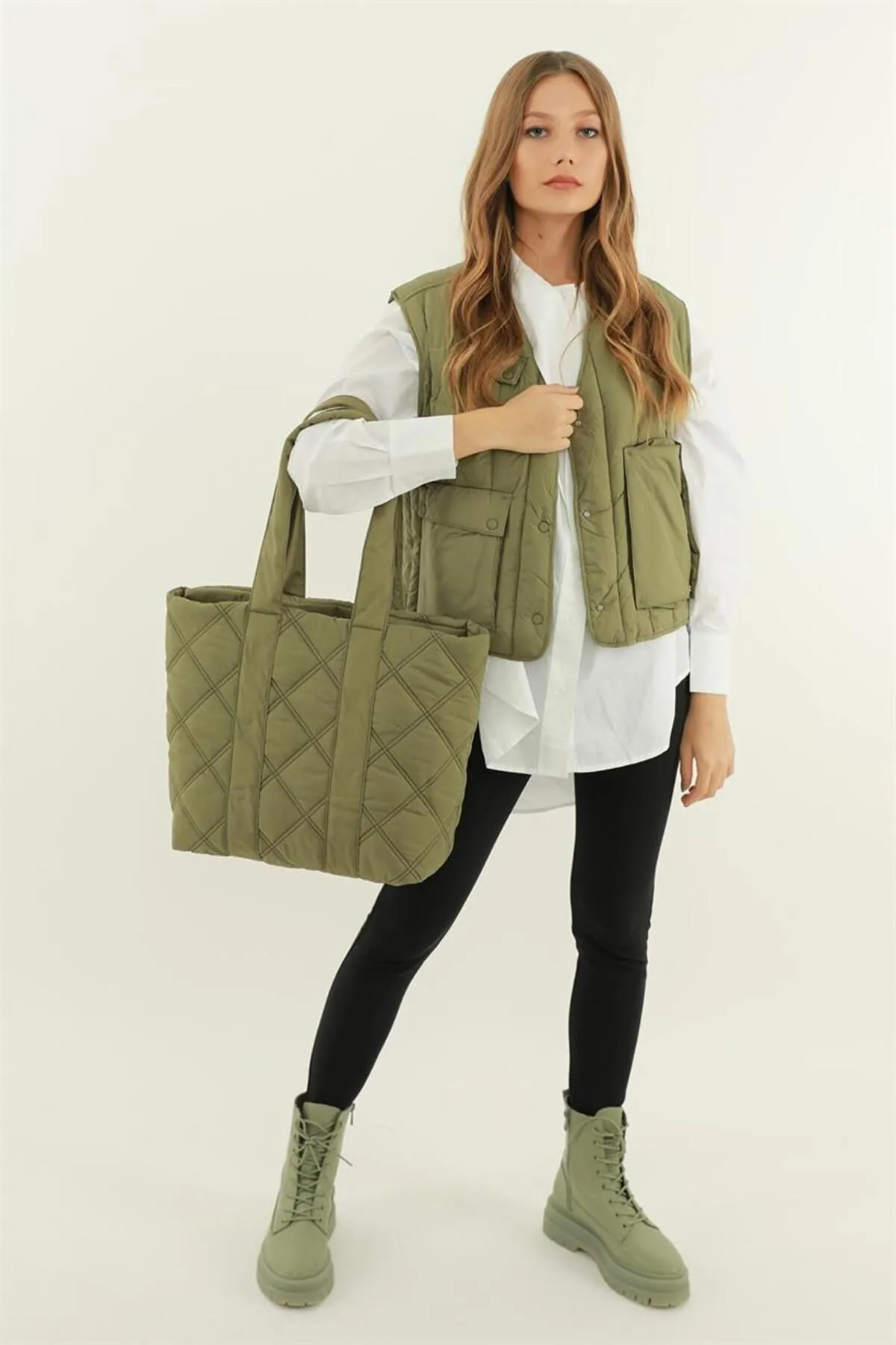 Madamra  Khakifarbene Damen-Pufftasche mit Steppmuster