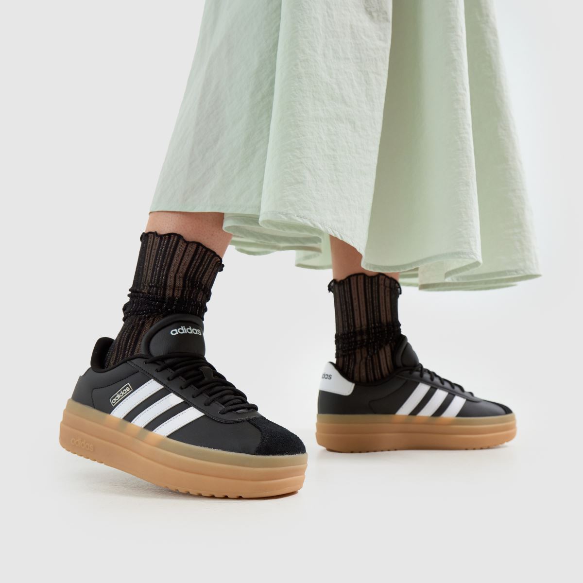 adidas vl court bold träningsskor i svart och vitt
