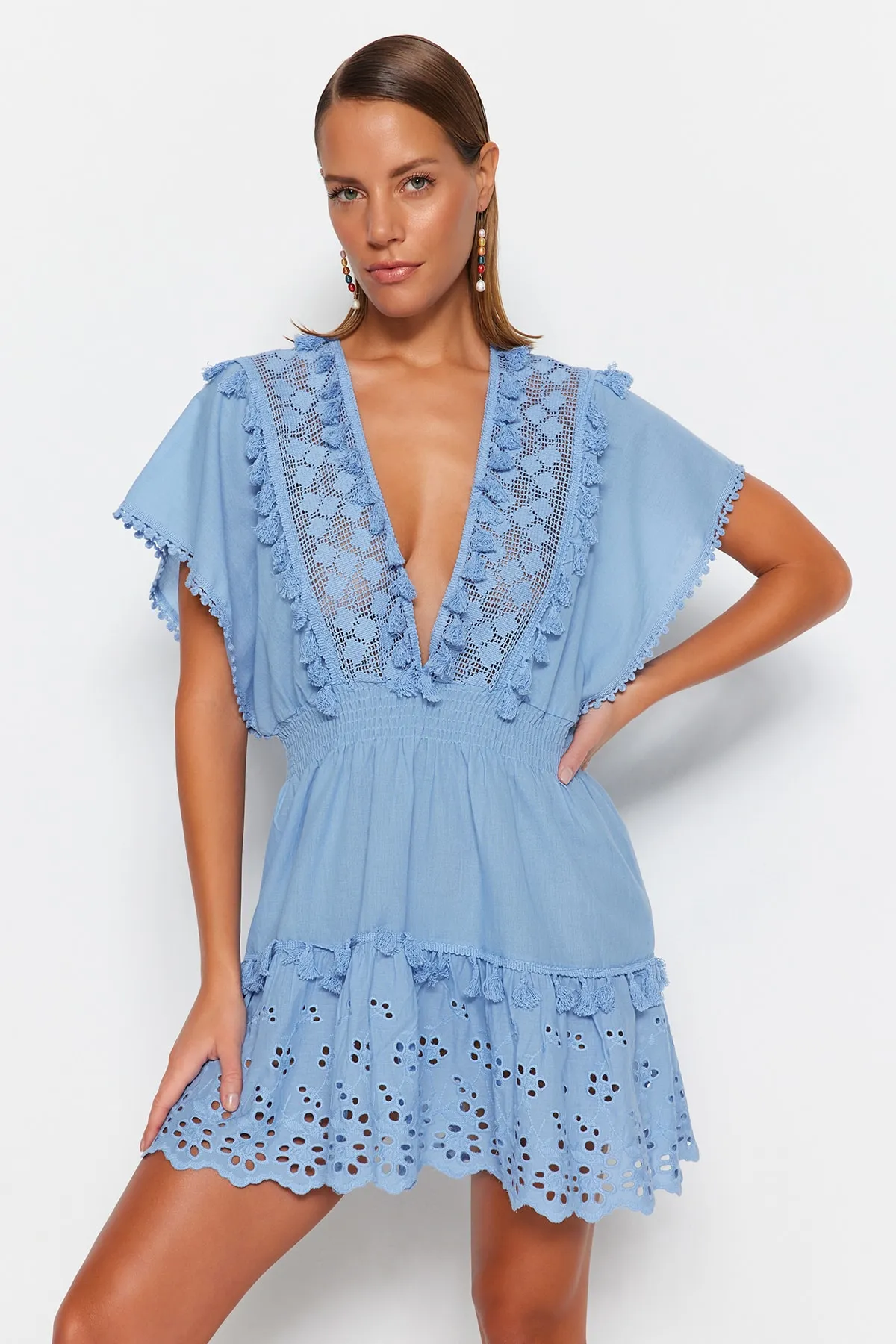 Trendyol Collection  Blaues Mini-Strandkleid aus 100 % Baumwolle mit gewebter Stickerei TBESS21EL1248