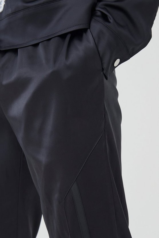 Slim-Fit Satin-Hose mit geteiltem Saum