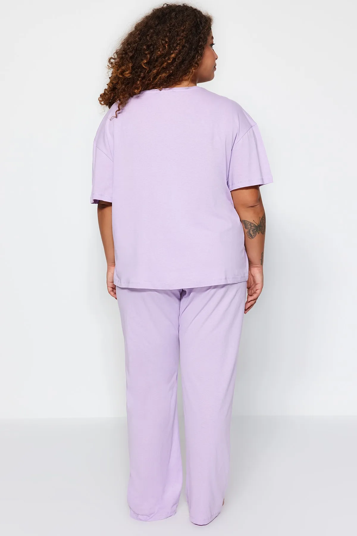 Trendyol Curve  Lila bedrucktes Strickpyjama-Set TBBAW24AI00003