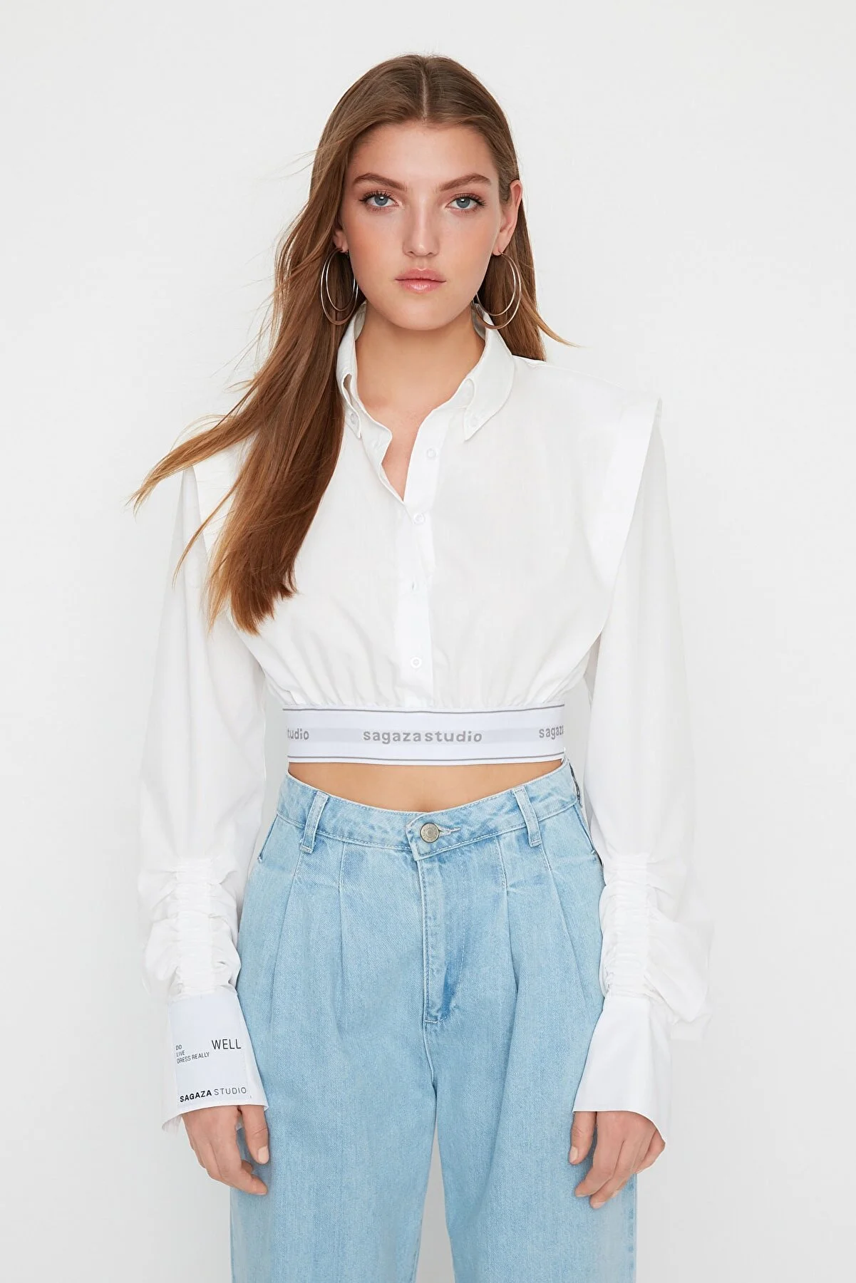 Trendyol Collection  Weißes, bauchfreies Hemd mit Details