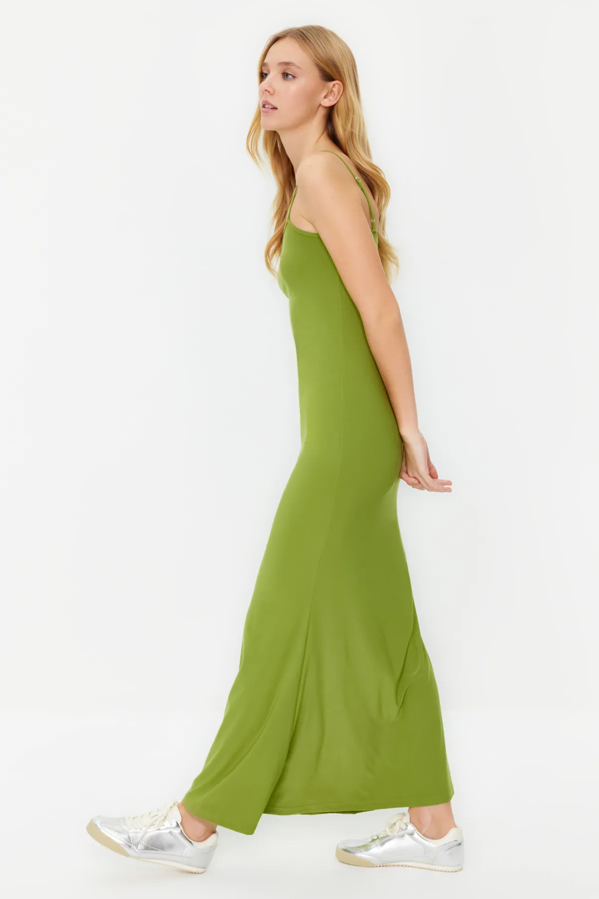 Trendyol Collection  Grünes, tailliertes/tailliertes Träger-Maxi-Bleistiftkleid aus flexiblem Strick TWOSS23EL02435