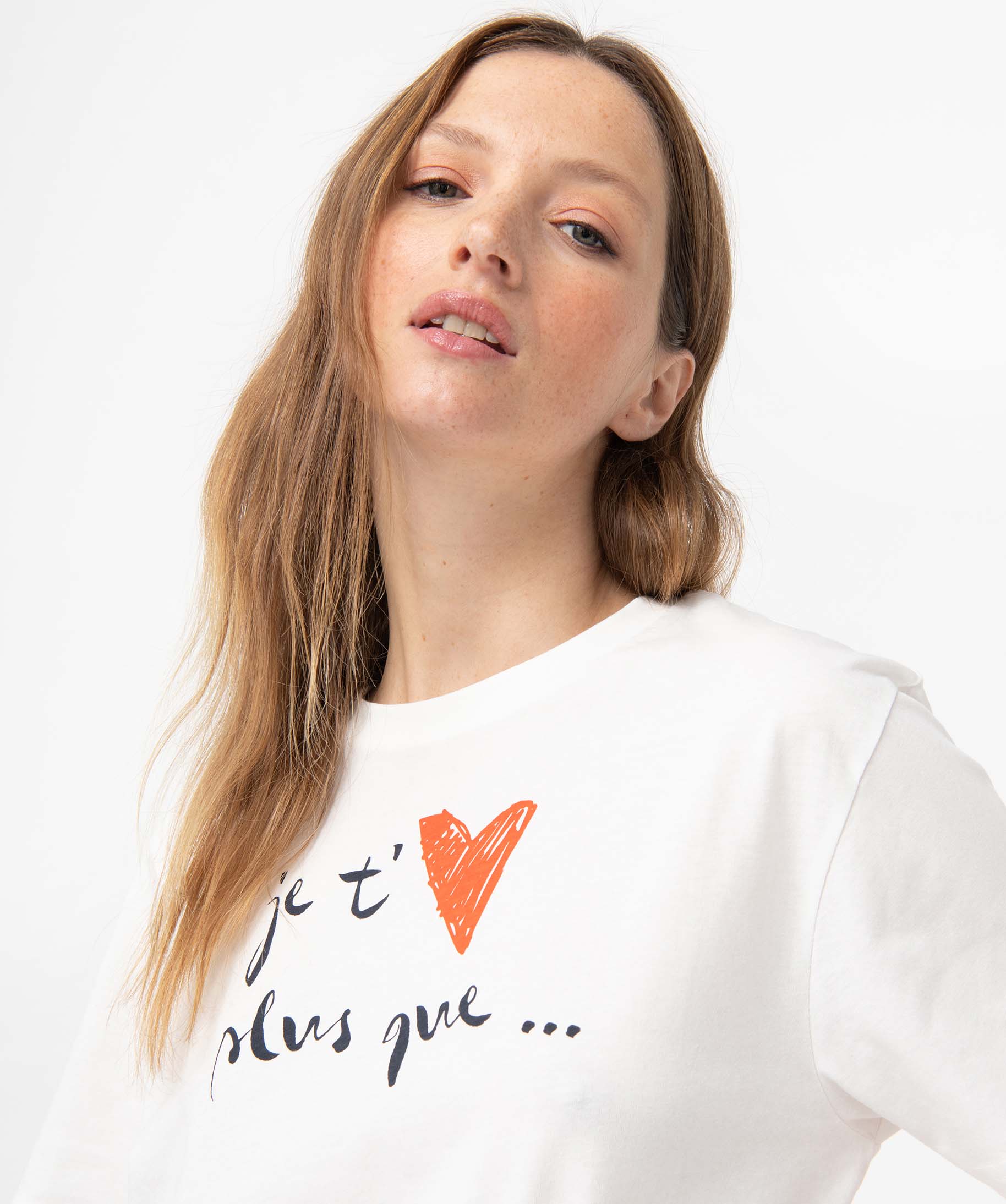 Tee-shirt femme à manches courtes avec message et coeur ecru | GEMO