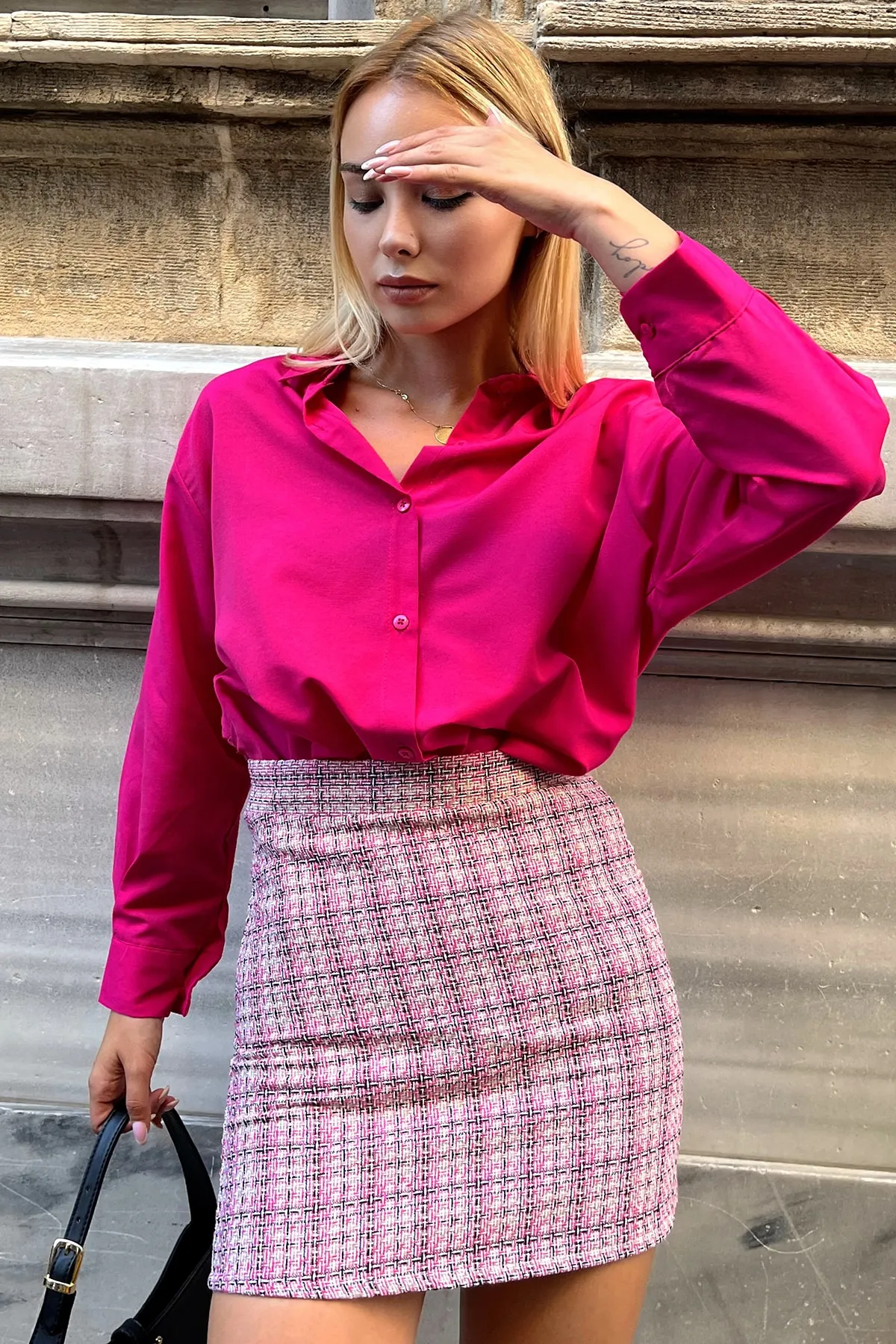Trend Alaçatı Stili  Rosa Chanel-Minirock mit minimalem Muster und Reißverschluss hinten für Damen HN08049