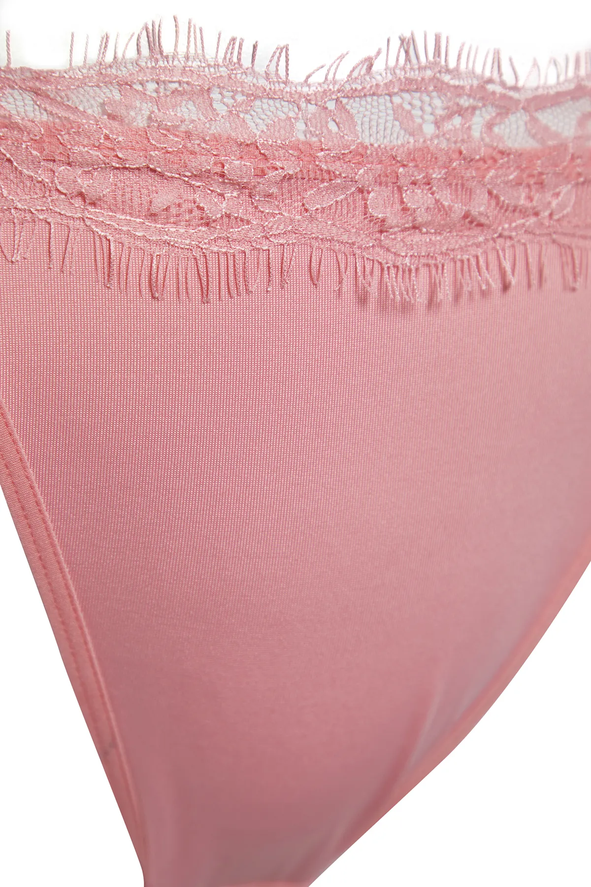 Trendyol Collection  Rosa-mehrfarbiger Strick-Tanga mit Mikrospitze THMSS24KU00012