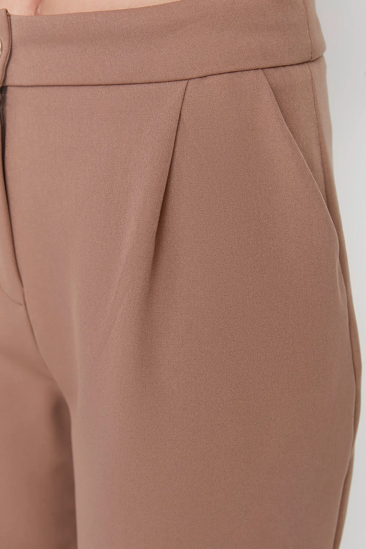Trendyol Collection  Nerzfarbene Webhose mit hoher Taille TWOAW23PL00134