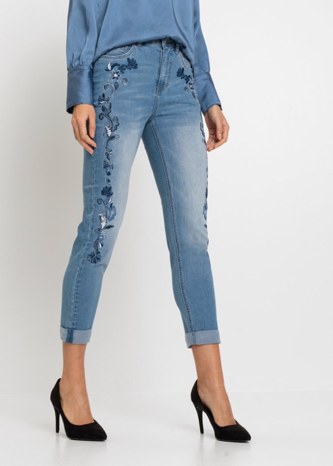 Jeans mit Stickerei