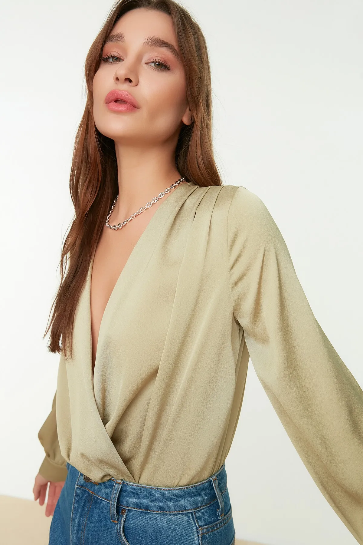 Trendyol Collection  Mintfarbener Satin-Body mit zweireihigem Kragen und Druckknopfdetail - TOFAW19BB0678